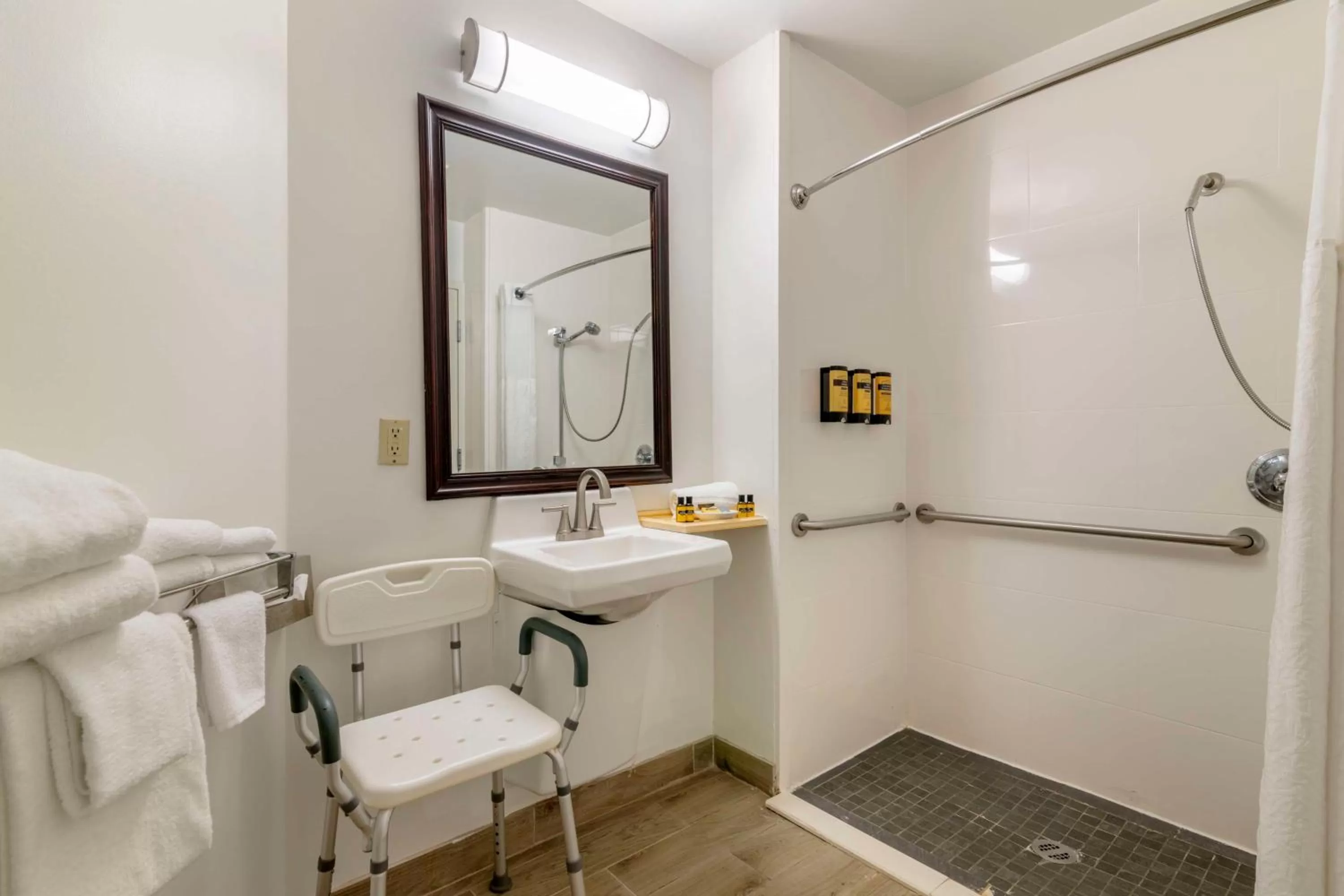 Bathroom in Best Western Plus Brunswick Bath