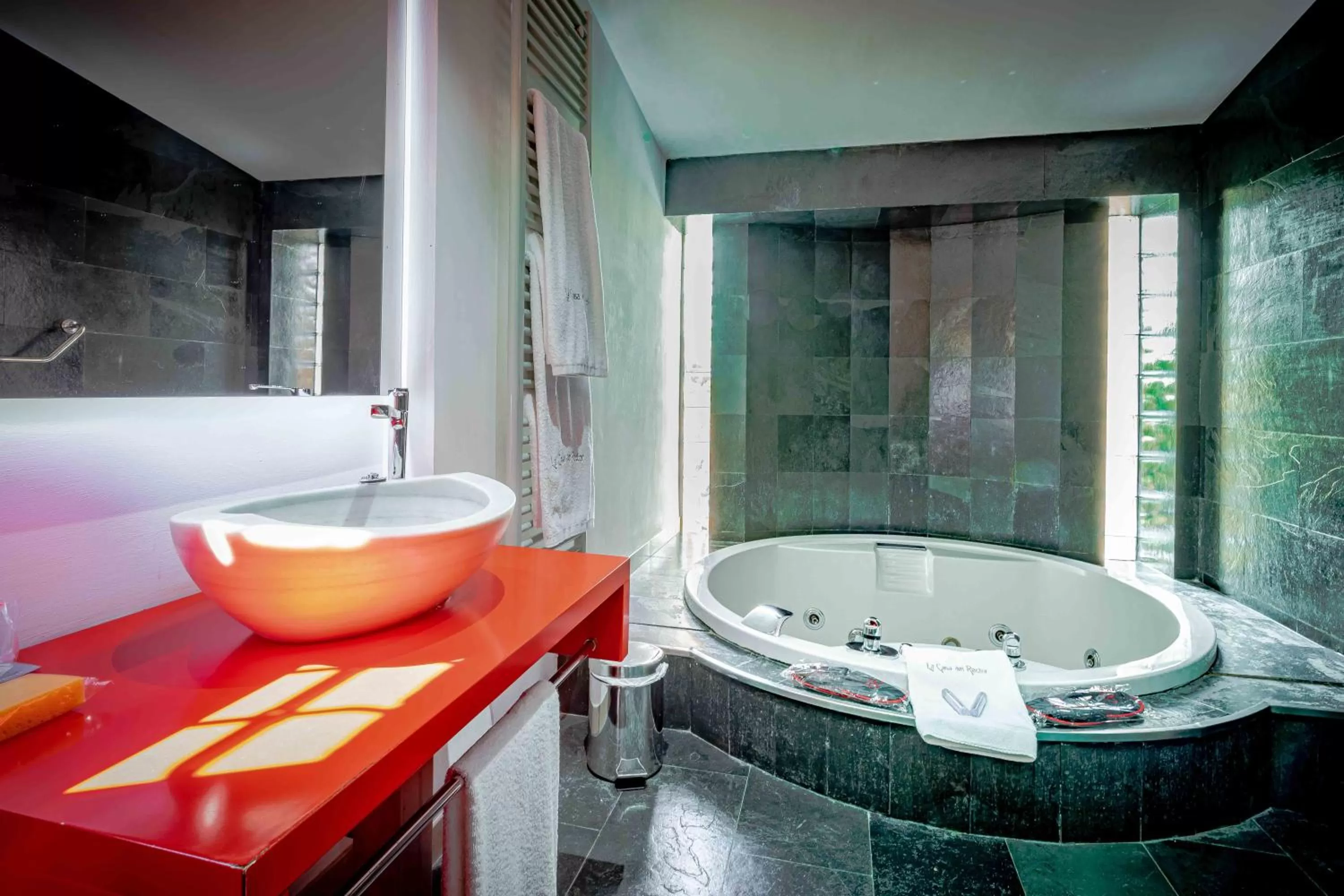 Hot Tub in Hotel Spa La Casa del Rector Almagro