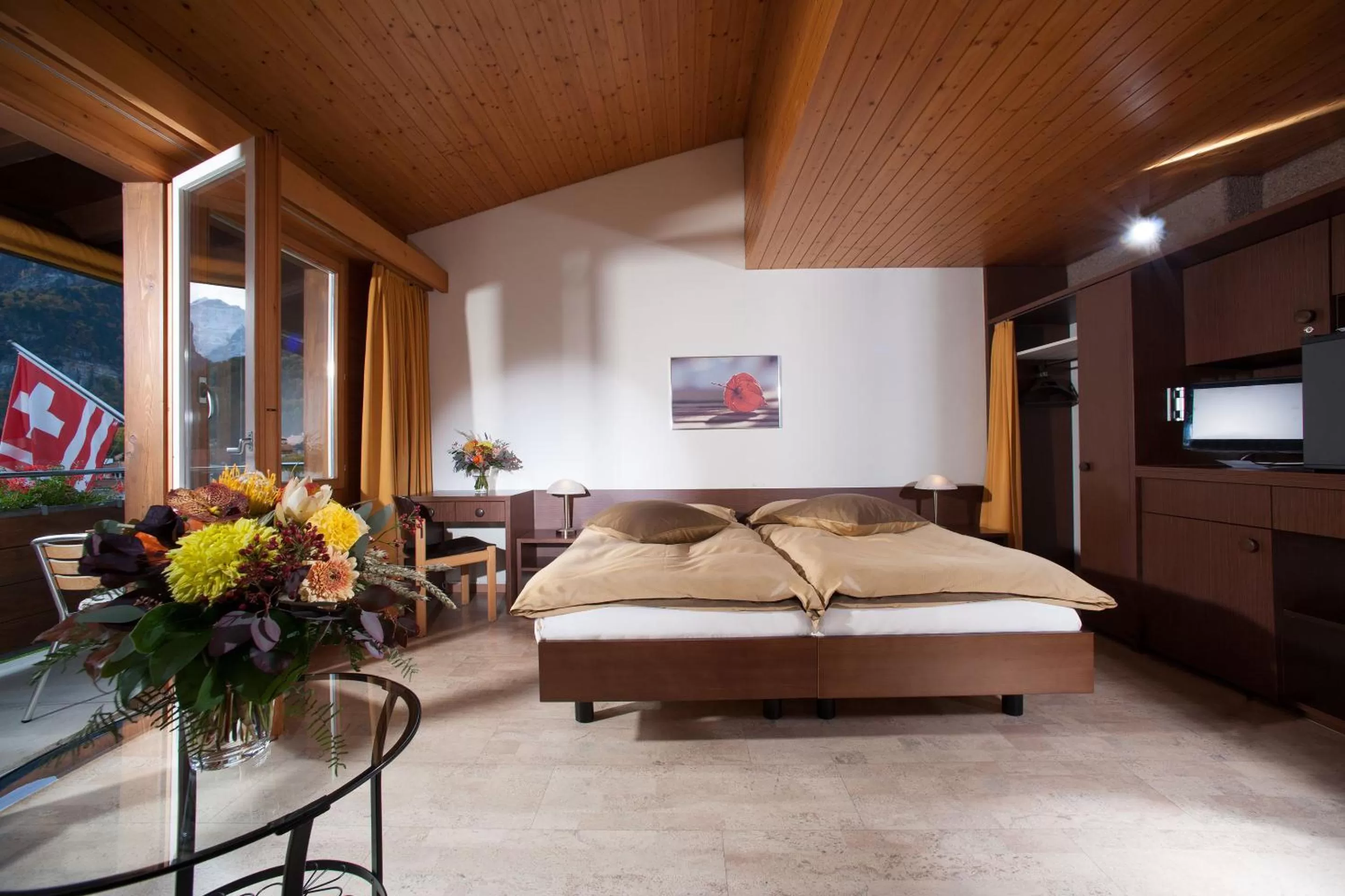 Restaurant/places to eat, Bed in Jungfrau Hotel