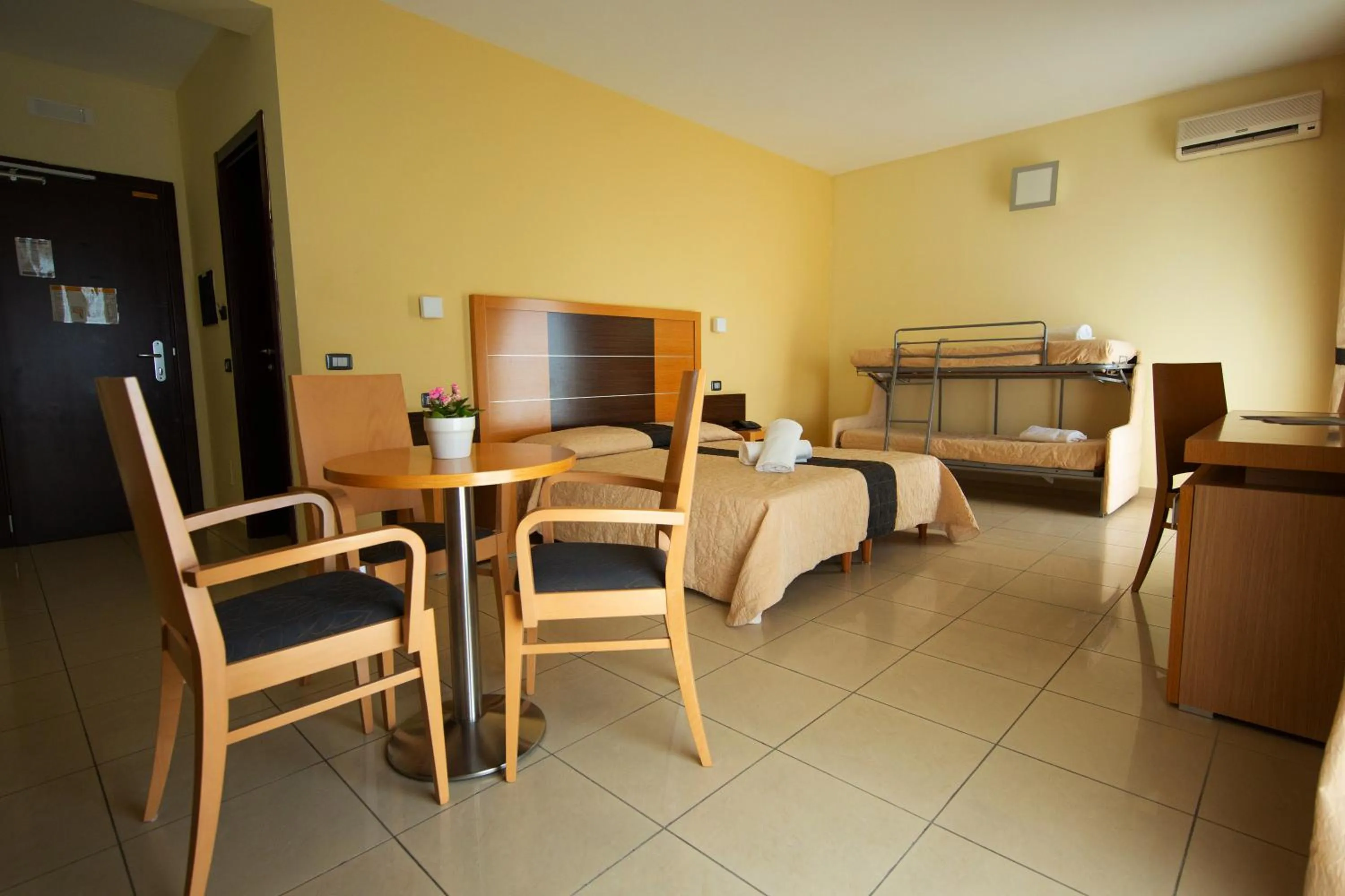 Bedroom, Bed in Ticho's Greenblu Hotel