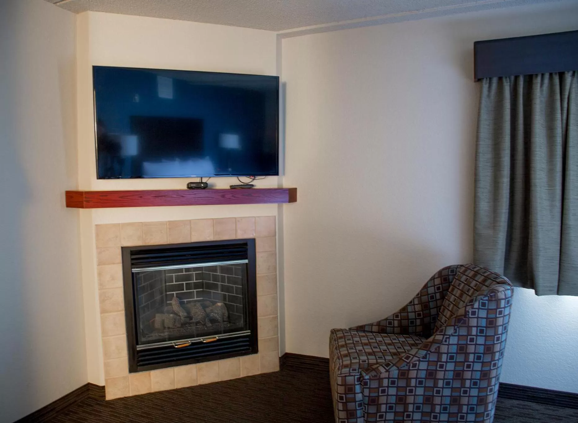 1 King Bed, Premier one Bedroom Suite, Non-Smoking in AmericInn by Wyndham Mounds View Minneapolis