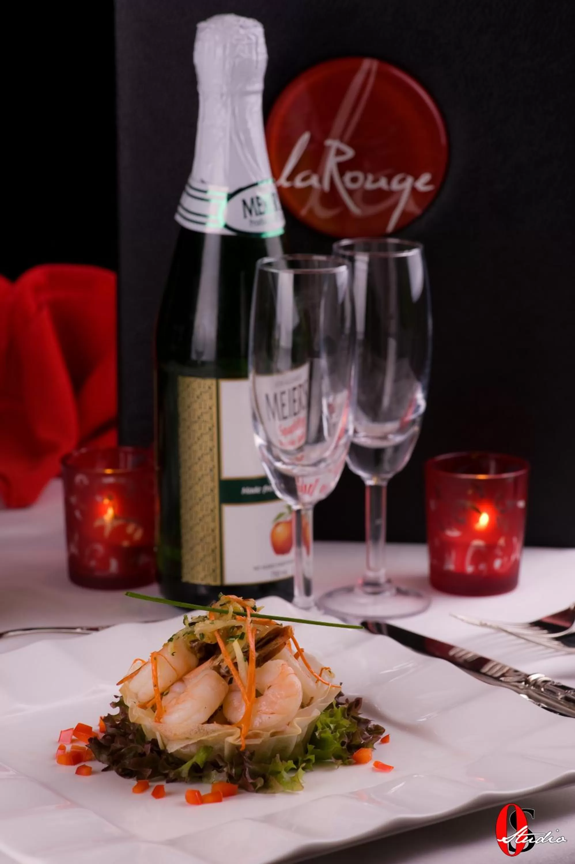 Food and drinks in The Convention Center & Royal Suites Hotel