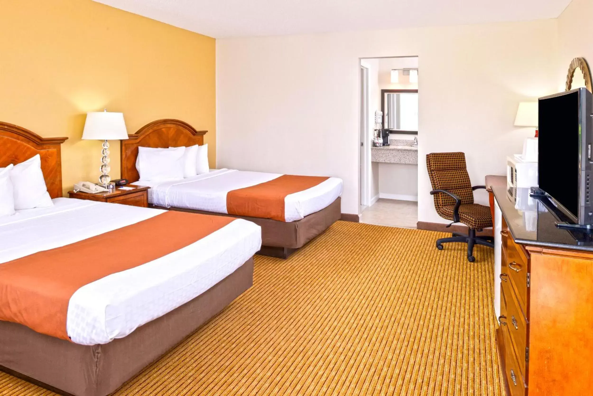 Double Room with Two Double Beds - Non-Smoking in Americas Best Value Inn Plattsburgh Double Room with Two Double Beds - Non-Smoking in Americas Best Value Inn Plattsburgh
