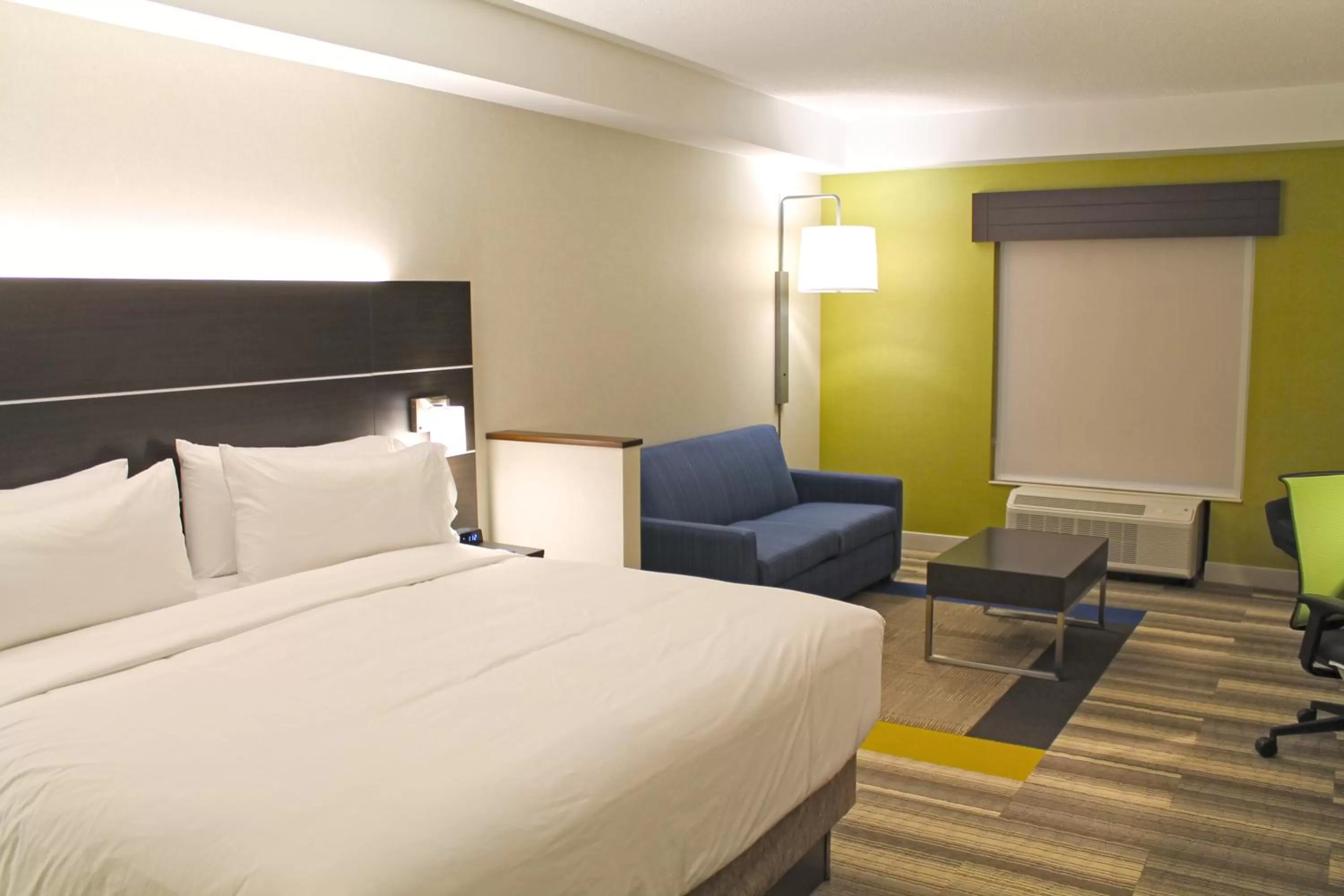 Photo of the whole room, Bed in Holiday Inn Express & Suites - St. Louis South - I-55 by IHG
