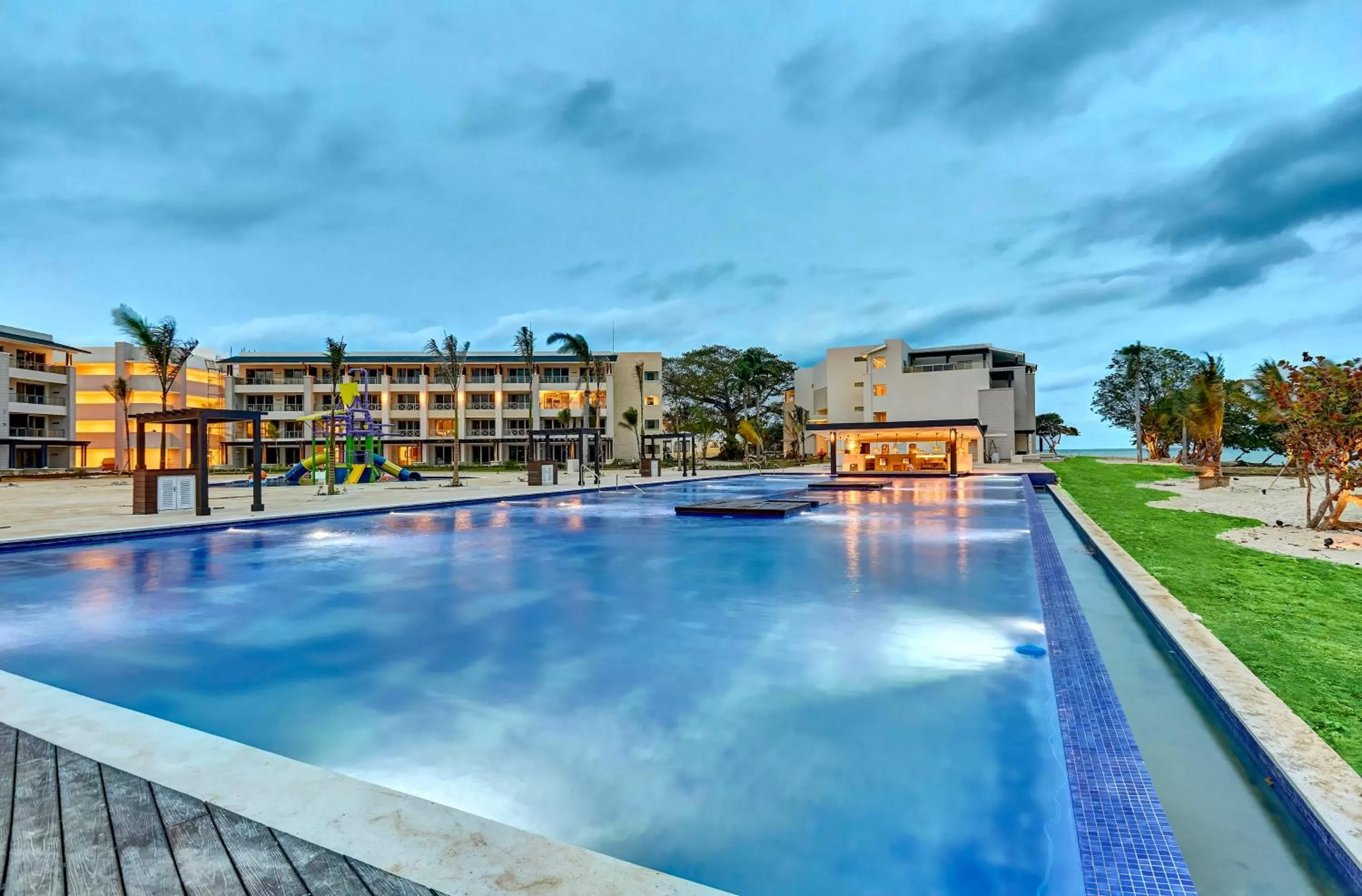 Swimming pool in Royalton Negril, An Autograph Collection All-Inclusive Resort