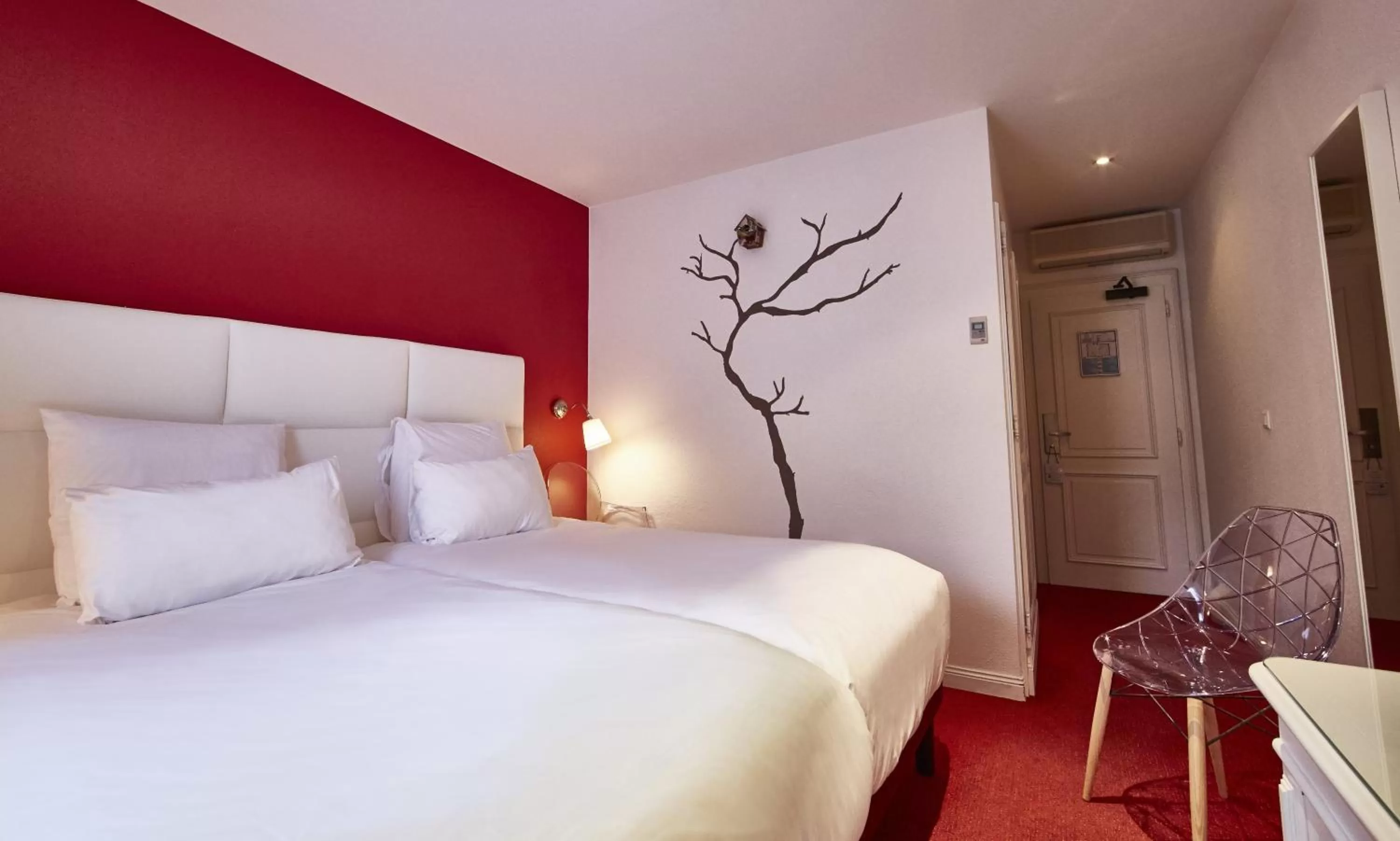 Photo of the whole room, Bed in Best Western Plus Au cheval Blanc à Mulhouse