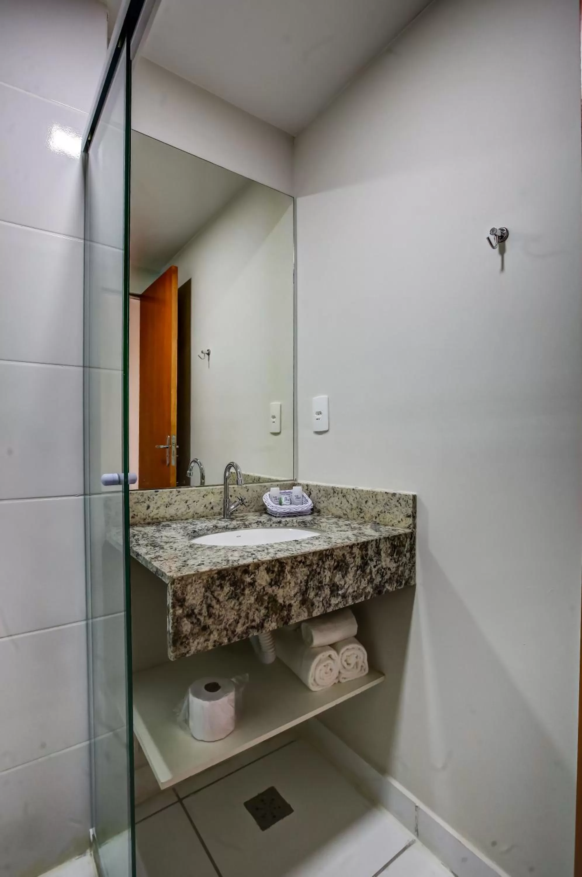 Bathroom in Go Inn Contagem - MG