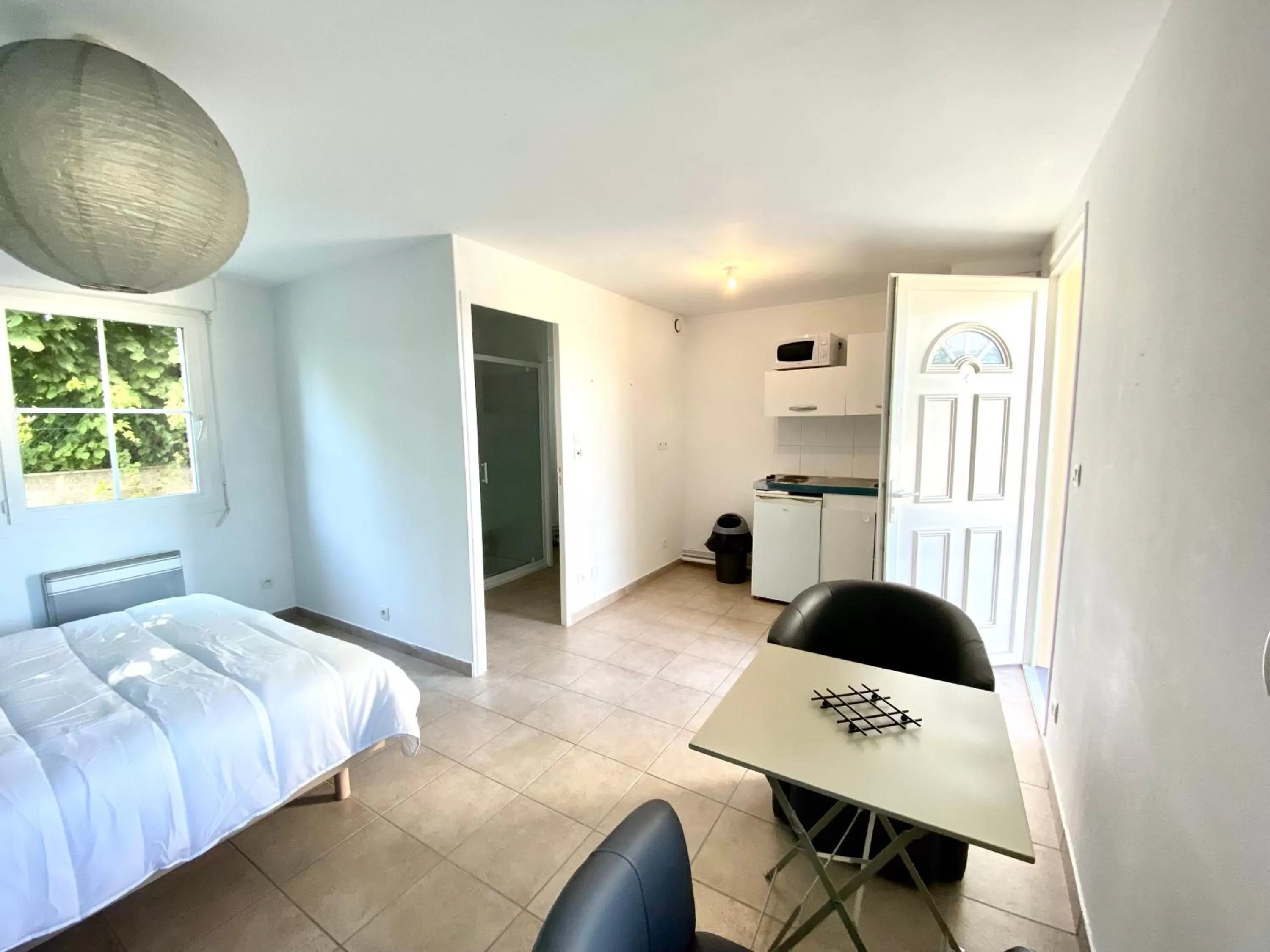 Bed in Bienvenue chez vous, Déplacement Pro