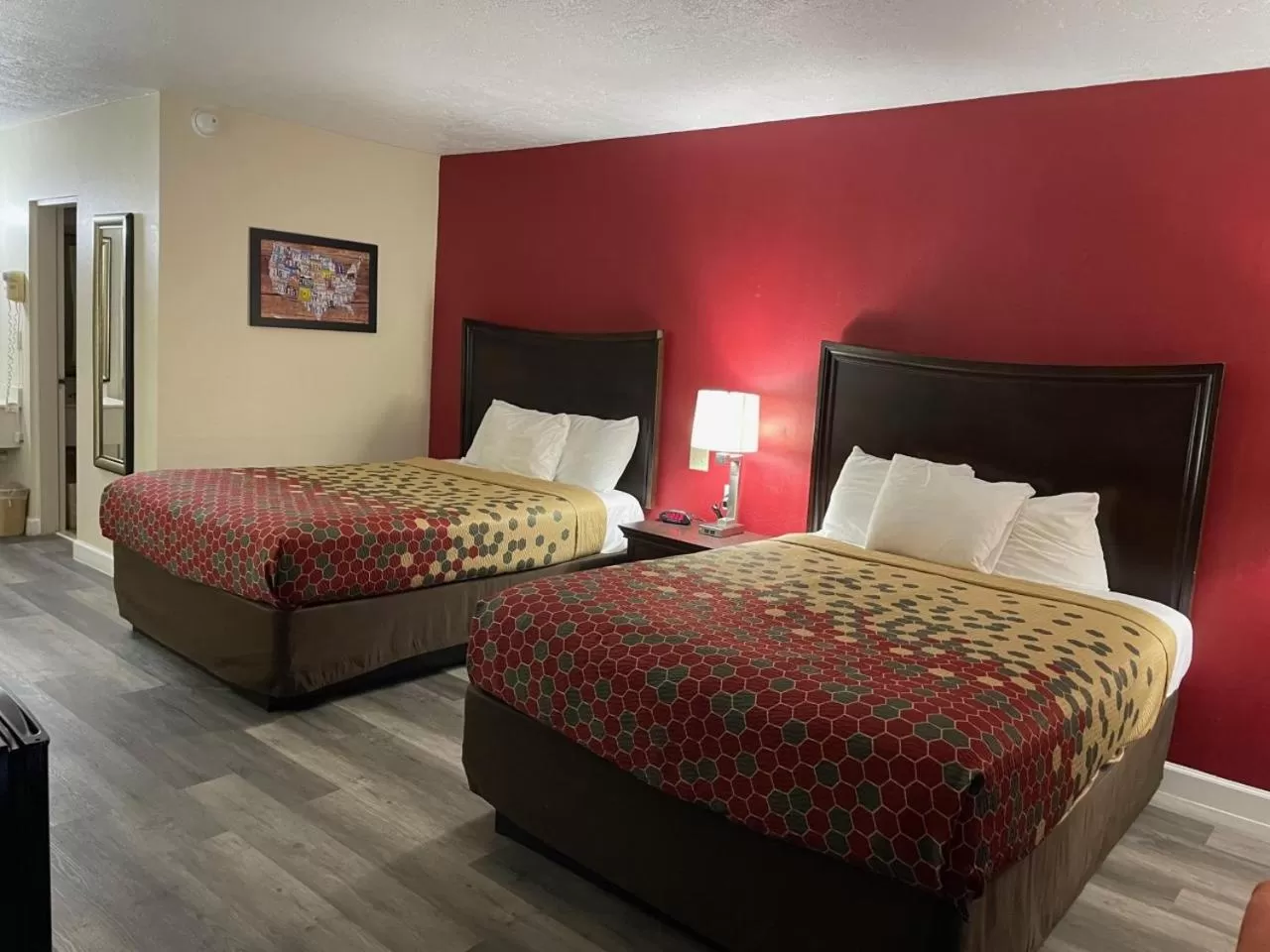 Bed in Perry Inn & Suites By Capital O National Fairground GA I 75