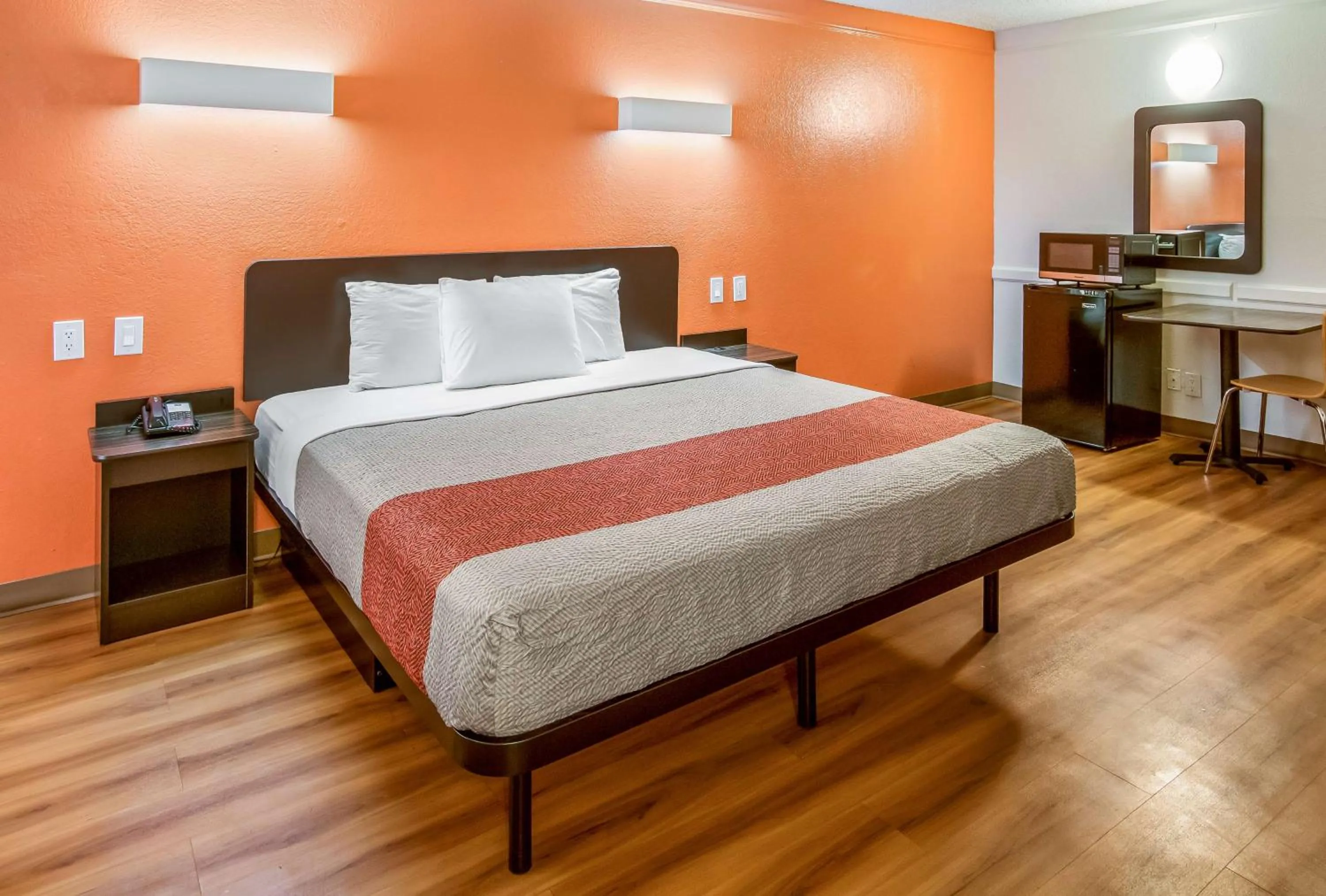 Photo of the whole room, Bed in Motel 6-Euless, TX - DFW West