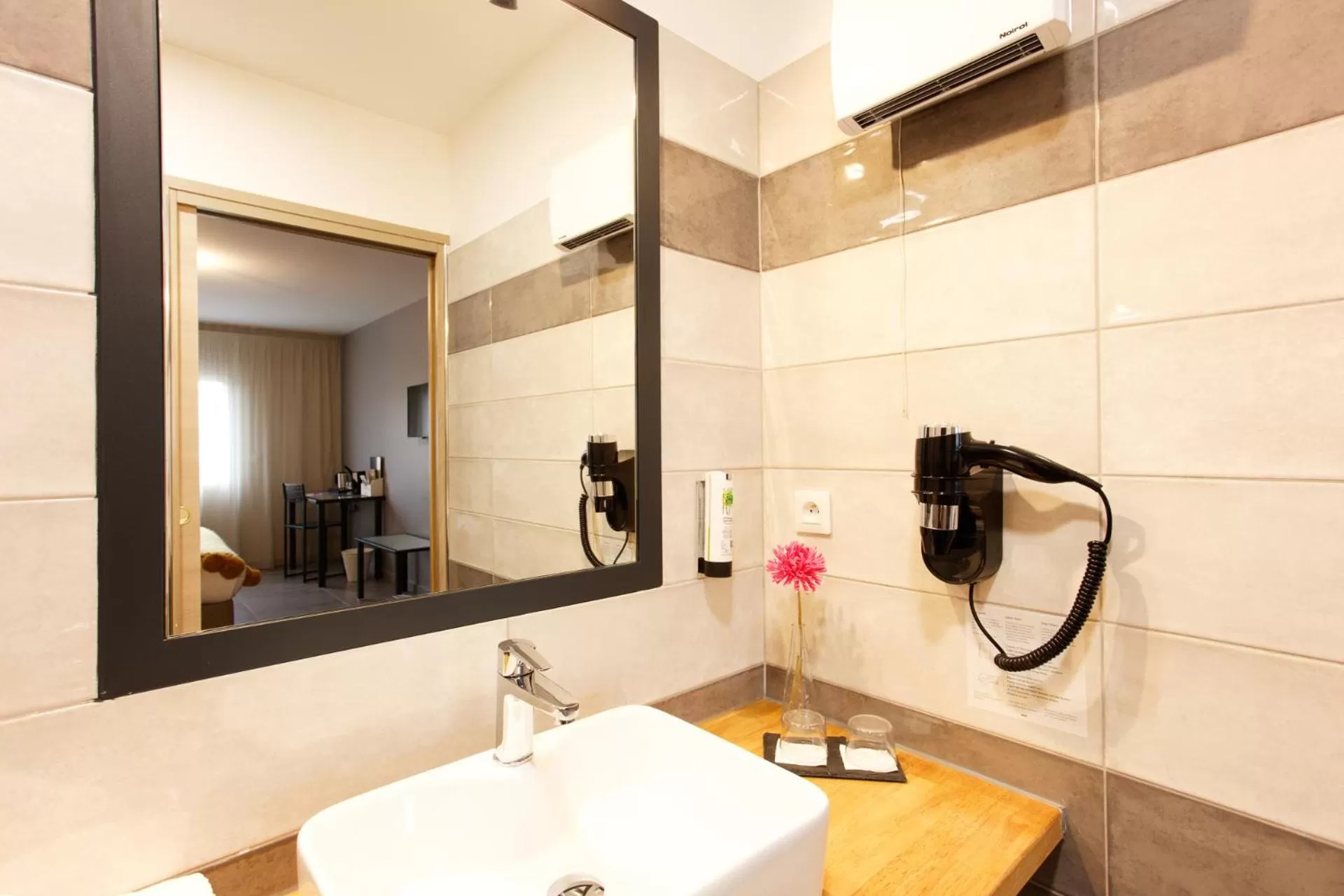 Bathroom in Sure Hotel by Best Western Beziers Le Monestie