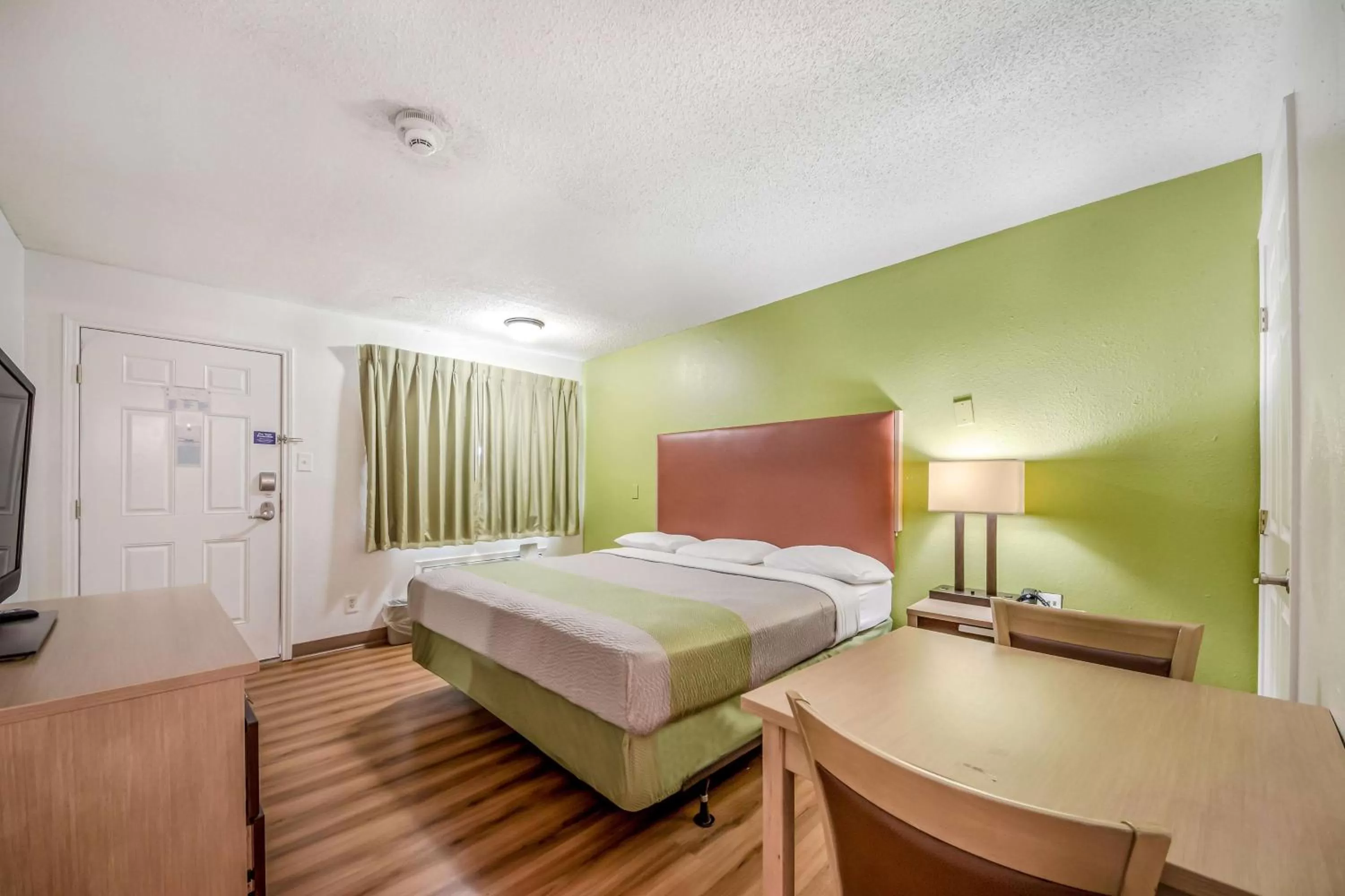 King Room - Disability Access - Non-Smoking in Motel 6-Corpus Christi, TX