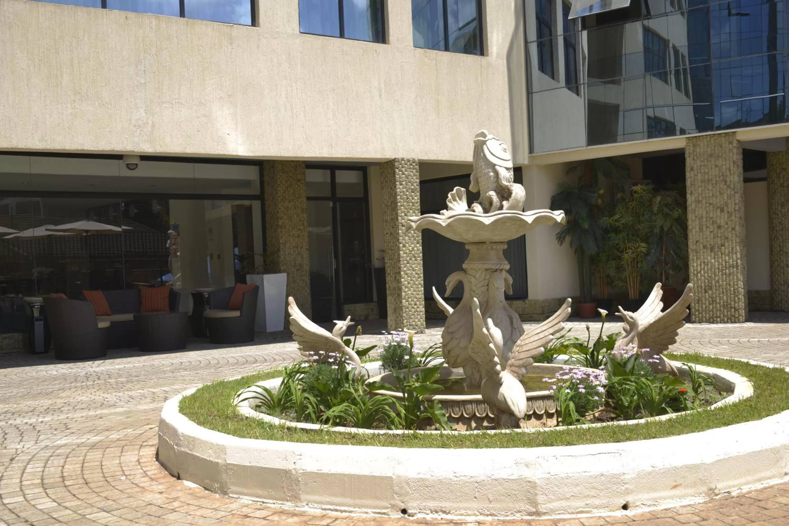 Facade/entrance in La Maison Royale