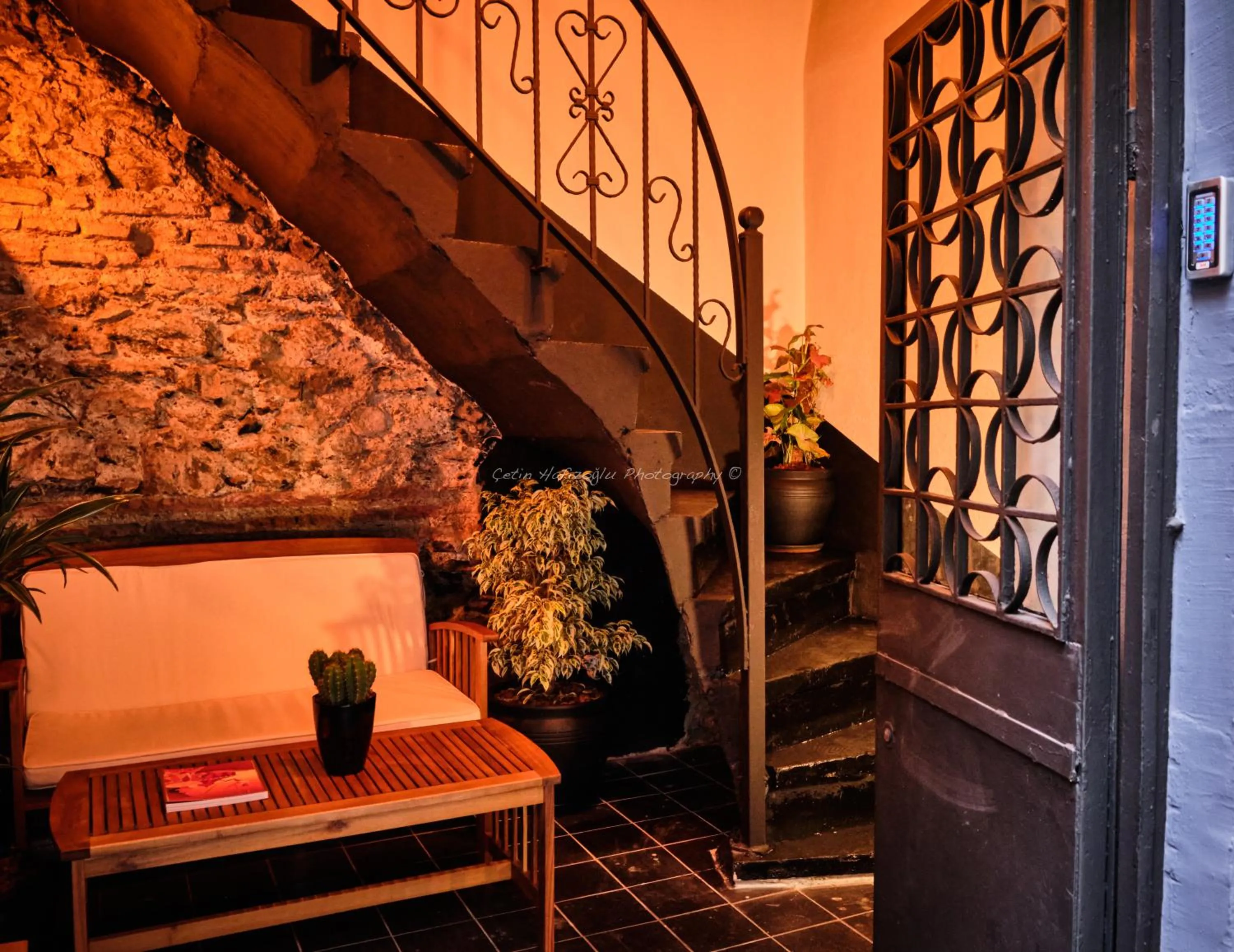 Lobby or reception, Bed in Roya Rooms