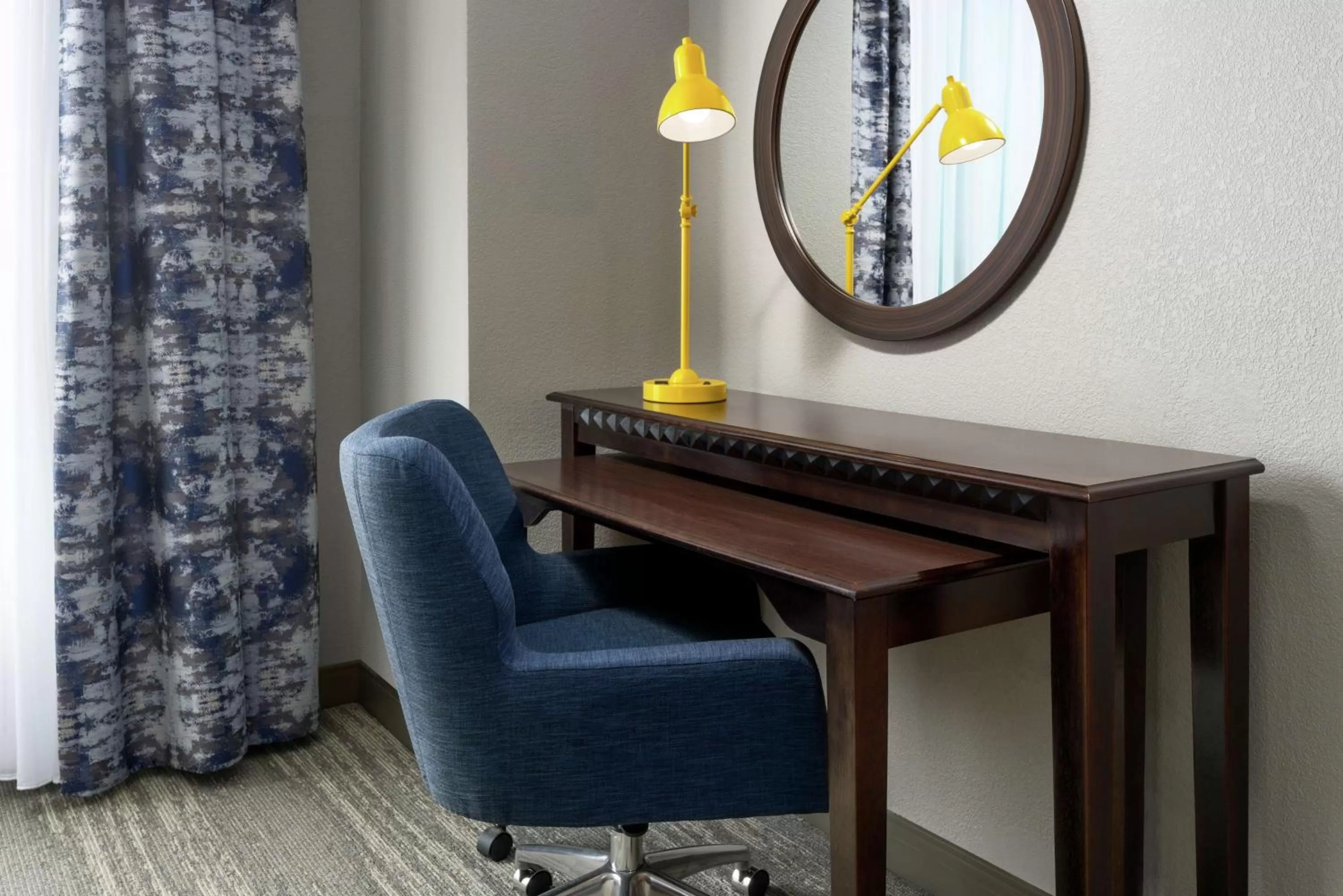 Bedroom in Hampton Inn & Suites National Harbor/Alexandria Area