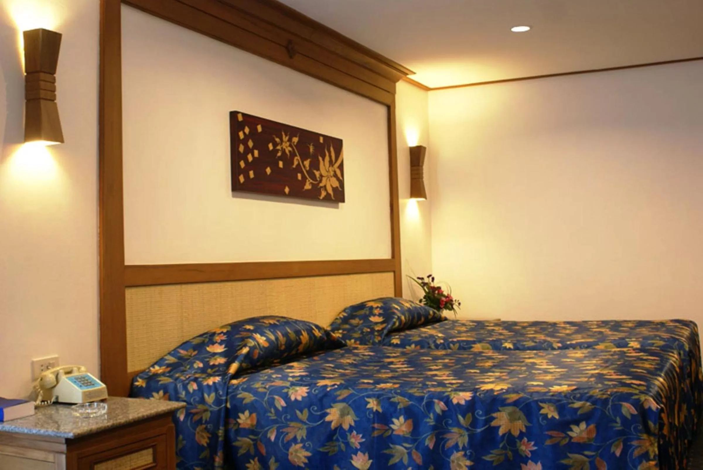 Bed in Royal Twins Palace Hotel