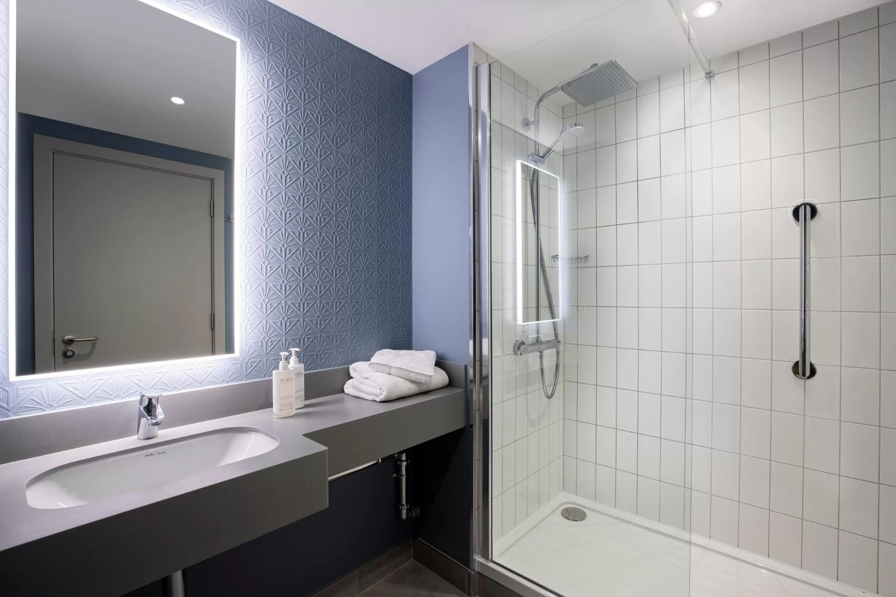 Bathroom in Leonardo Hotel Bristol City