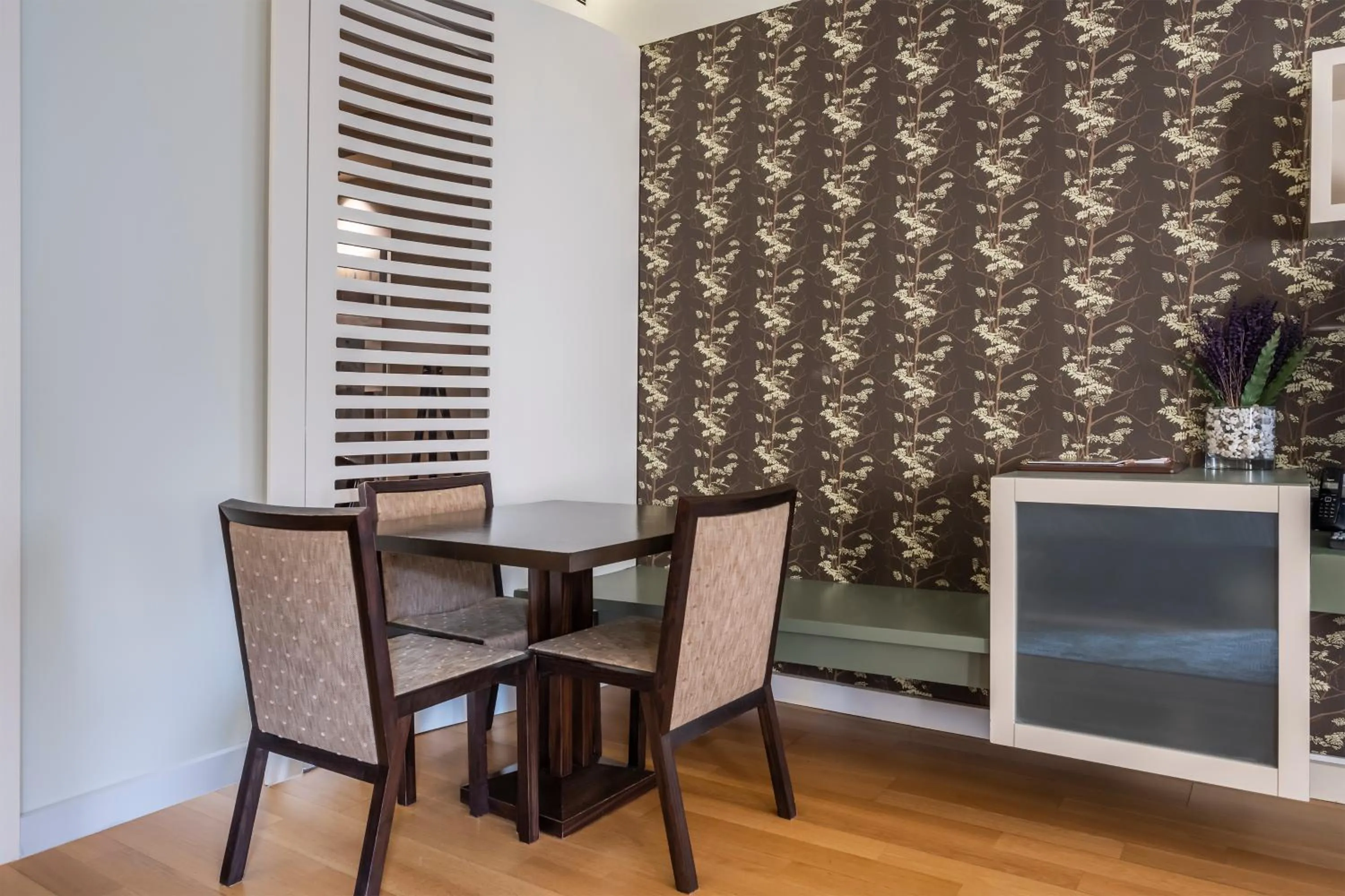 Dining area in Ansen Hotel and Suites