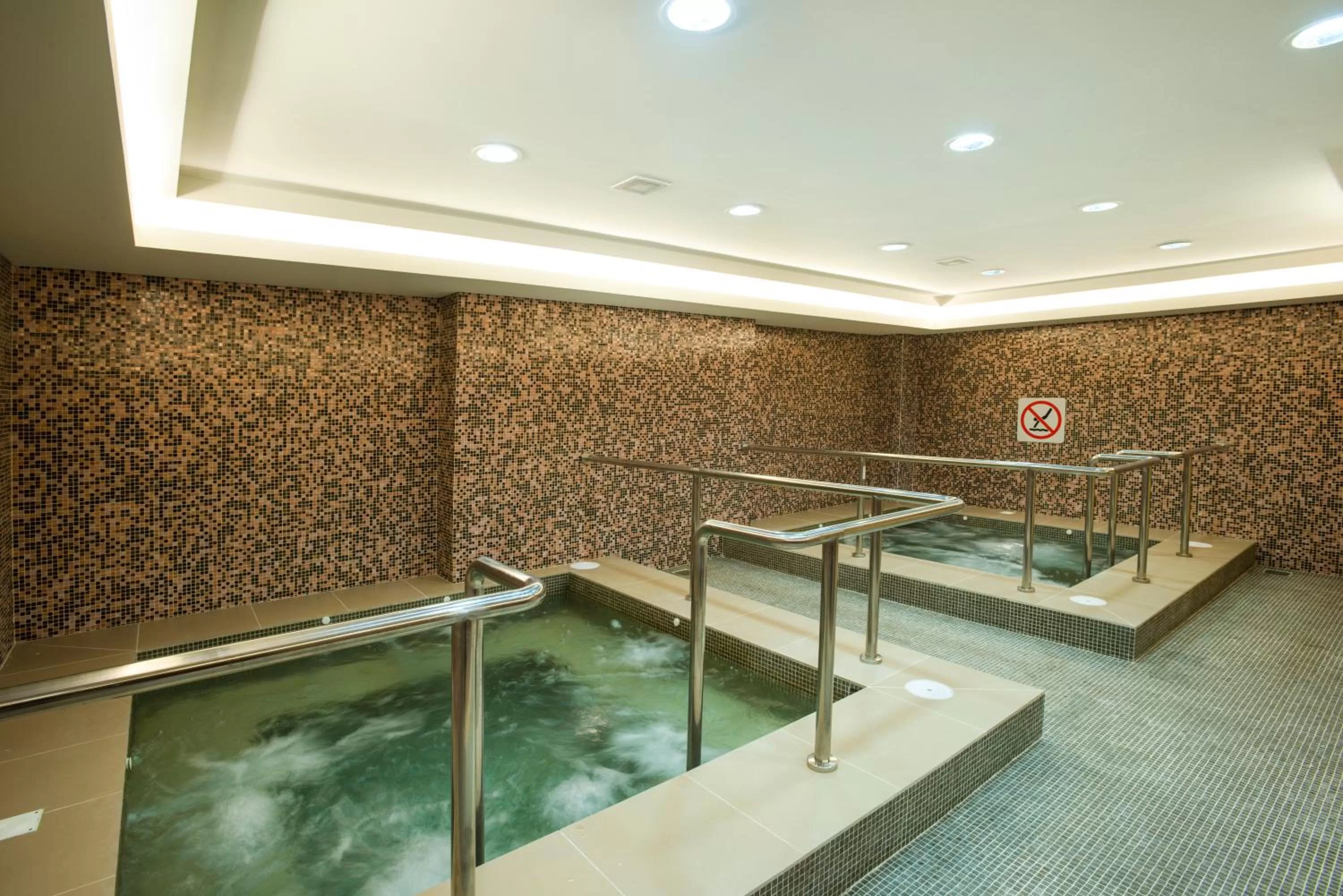 Spa and wellness centre/facilities in Crowne Plaza Riyadh - RDC Hotel & Convention by IHG
