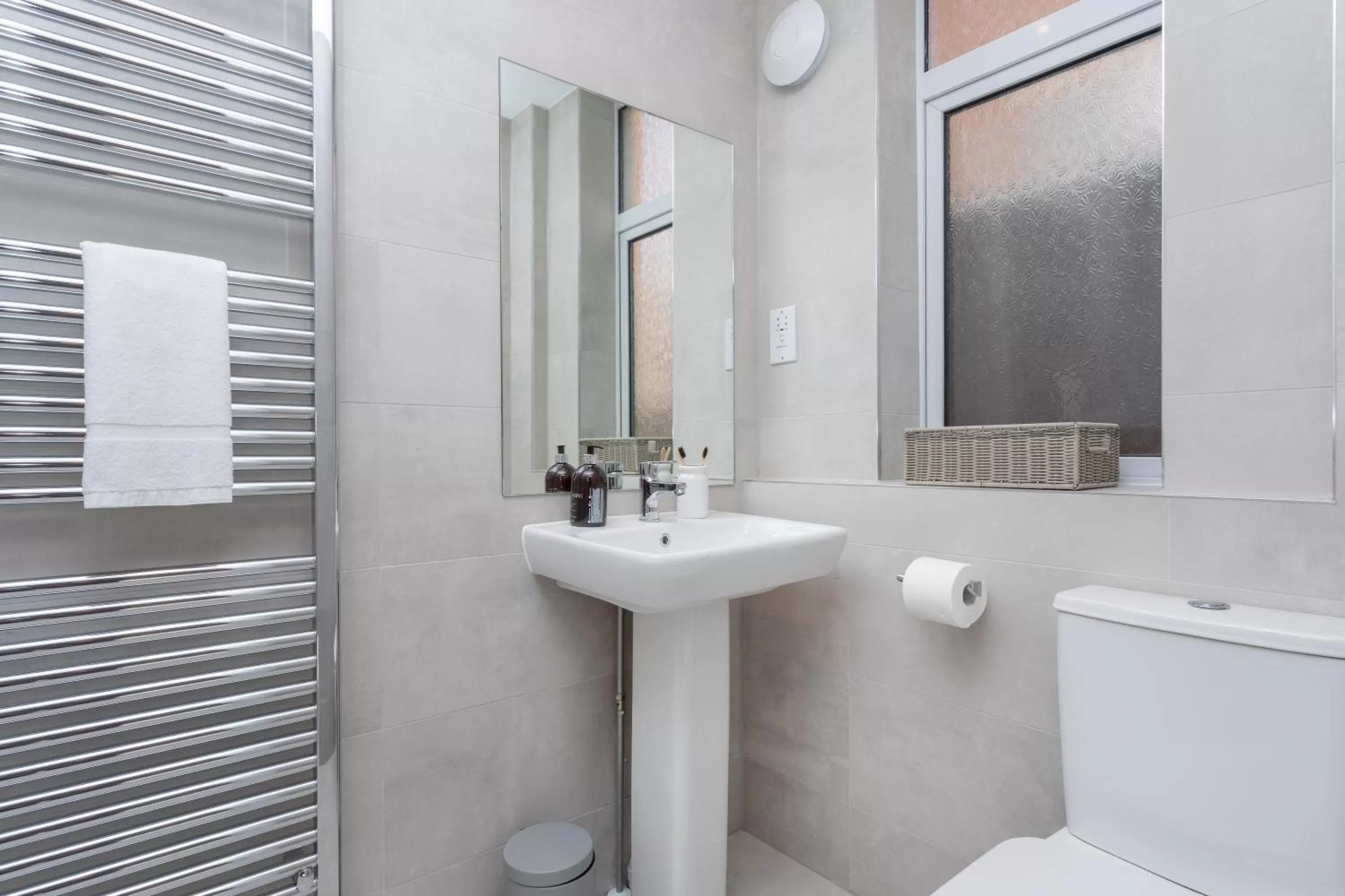 Shower in No.192 Oxford