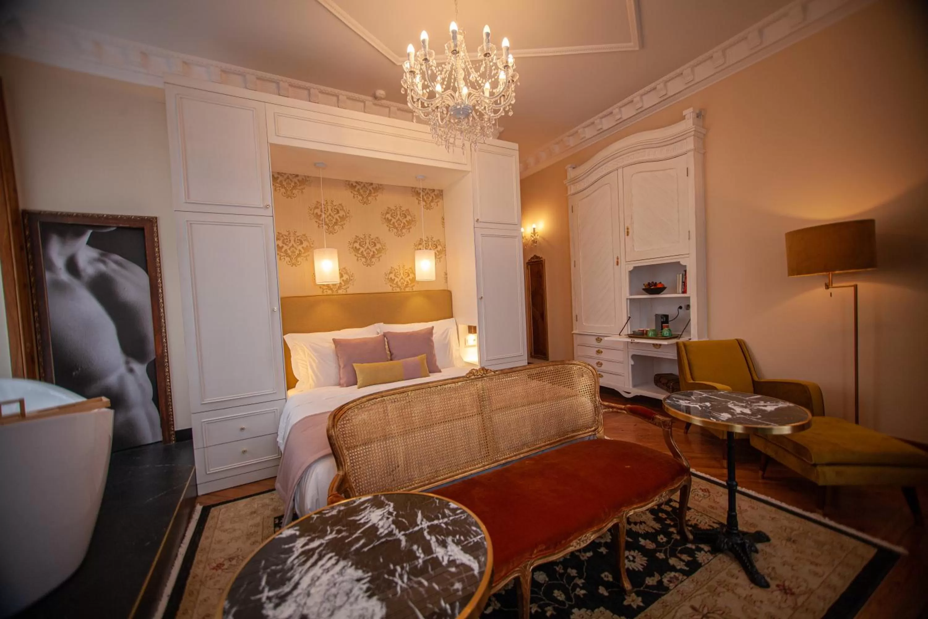 Photo of the whole room, Bed in Storytellers Palace