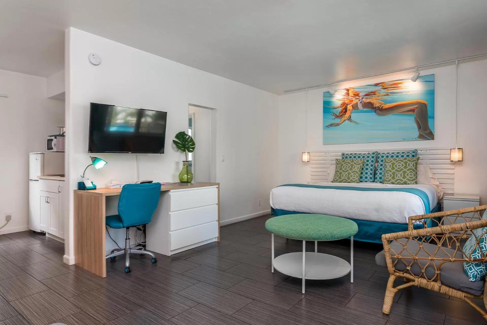 Photo of the whole room, Bed in Nobleton Hotel