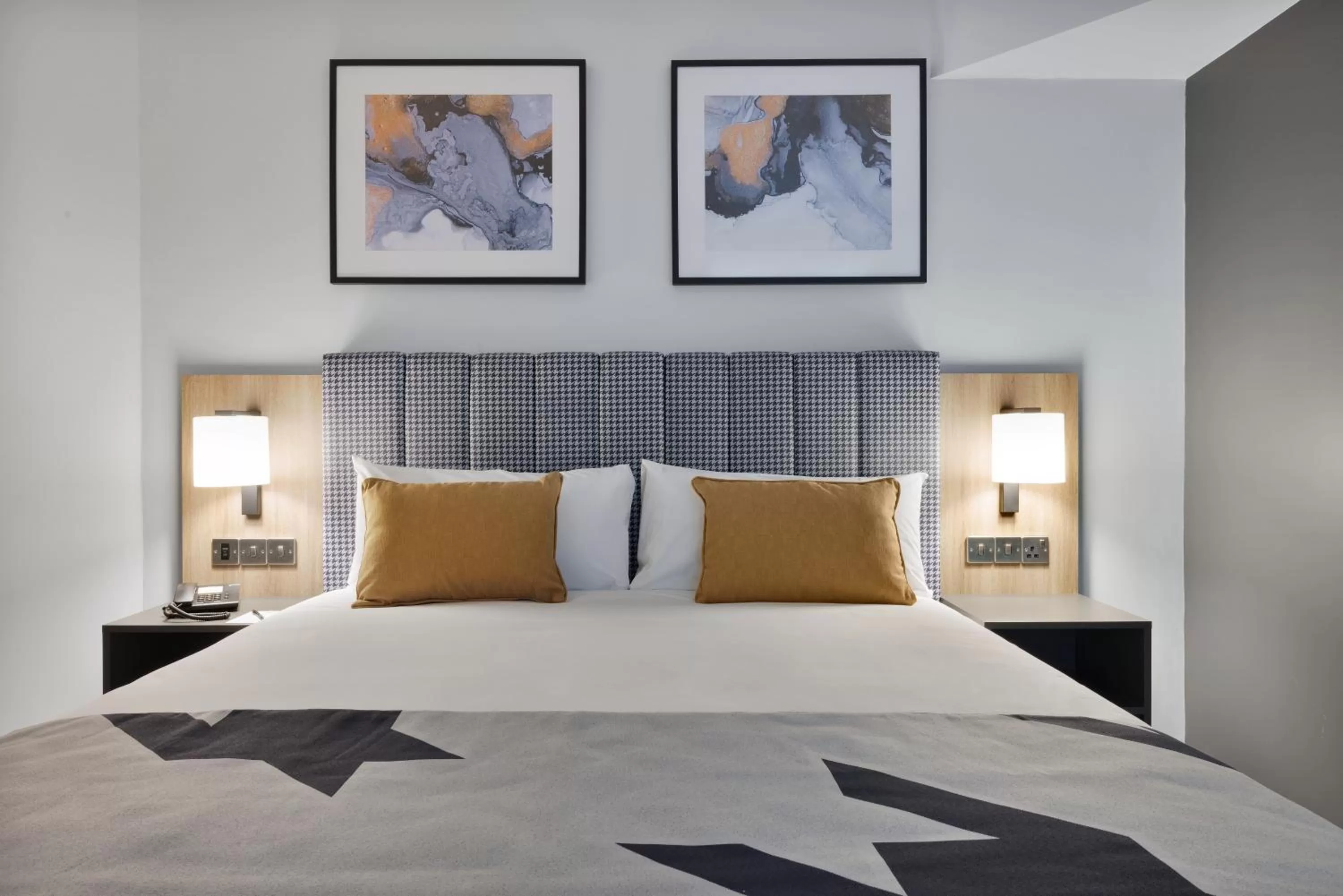 Bed in Riu Plaza London Victoria