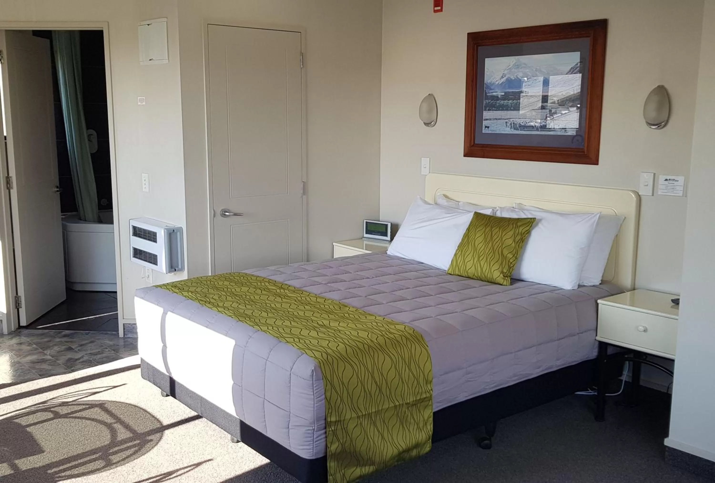 Bed in Panorama Motor Lodge