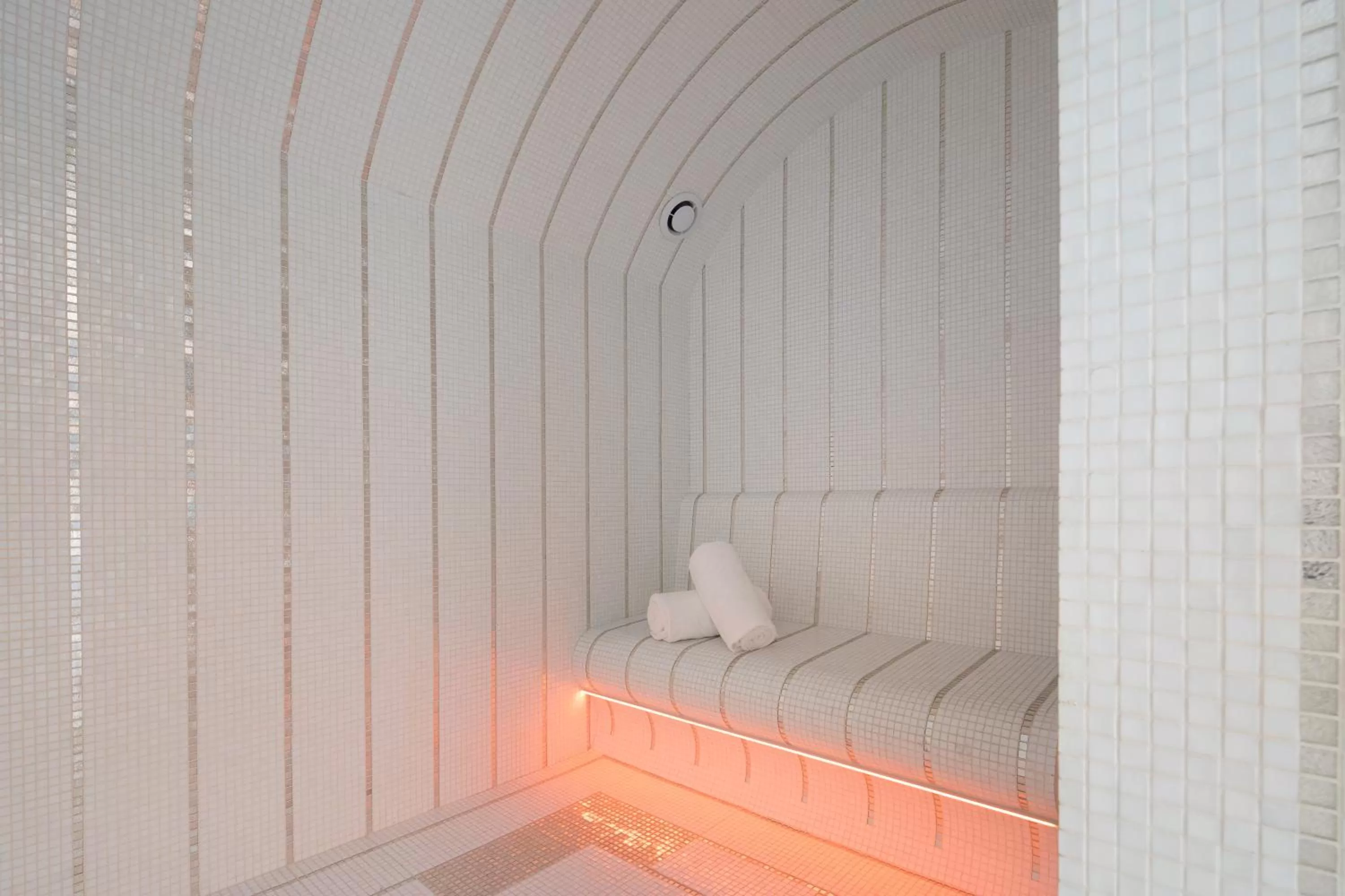 Steam room in Hôtel Dress Code