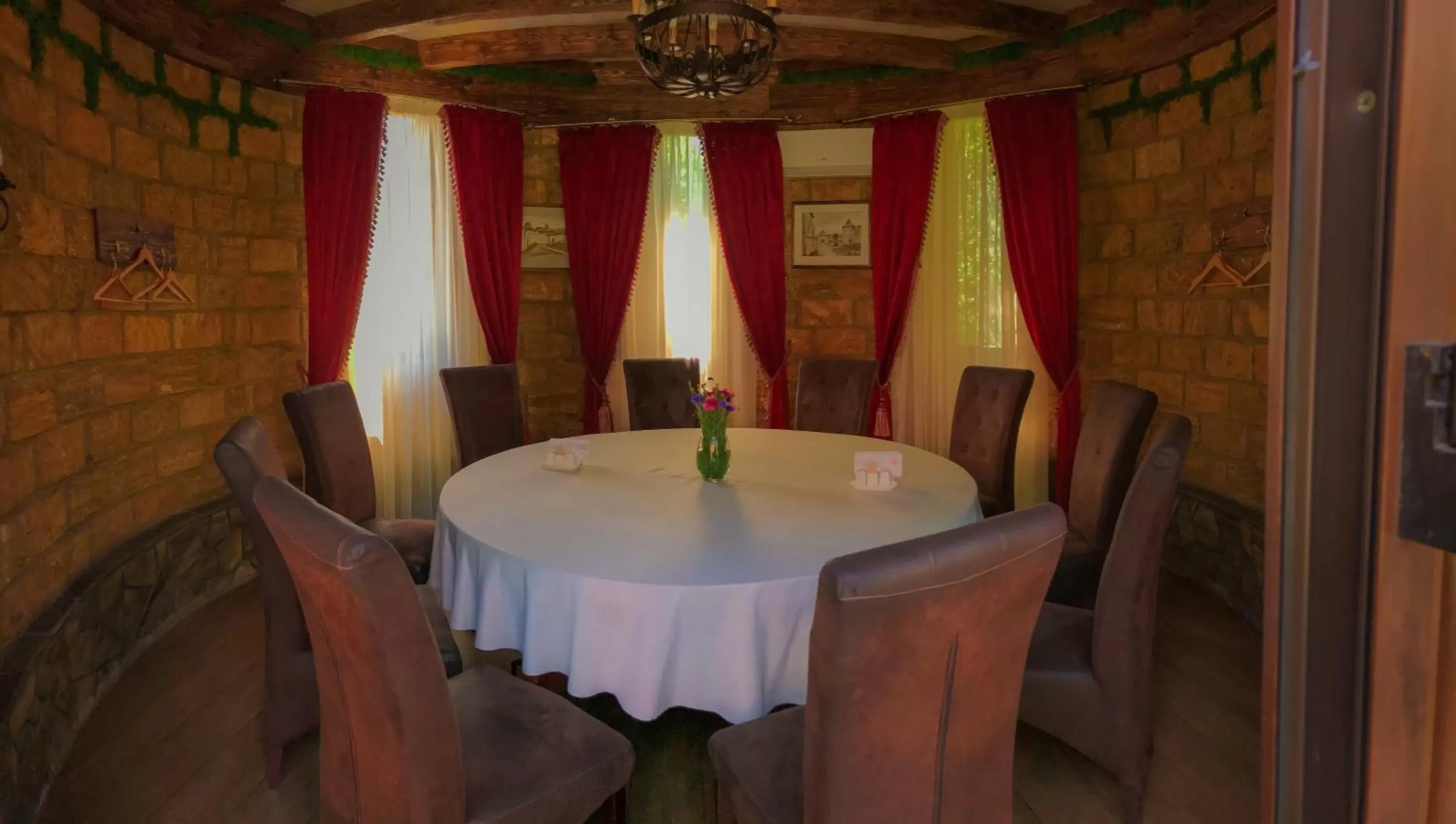 Restaurant/places to eat in Pivdenna Brama