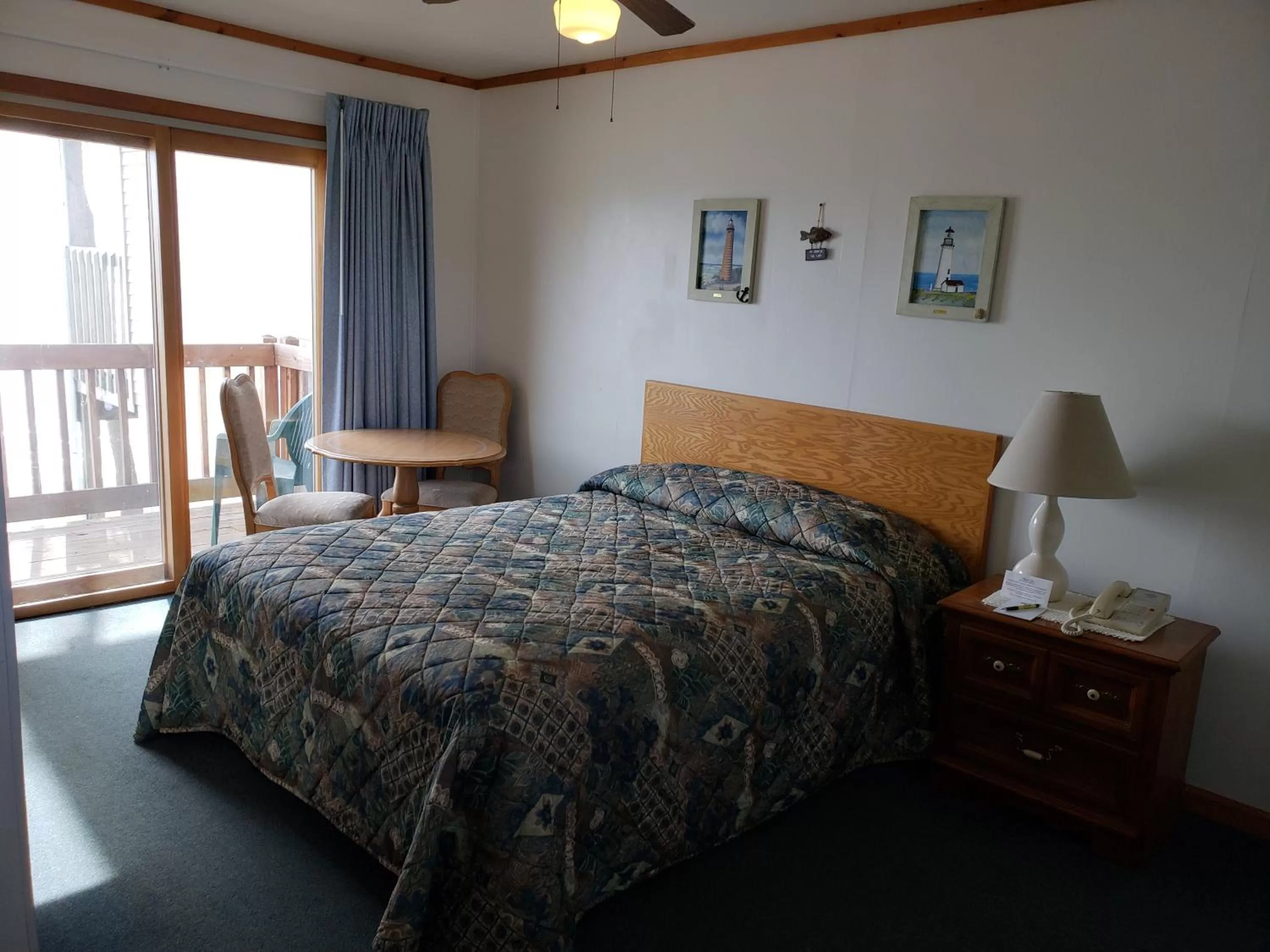 Bed in Algoma Beach Motel