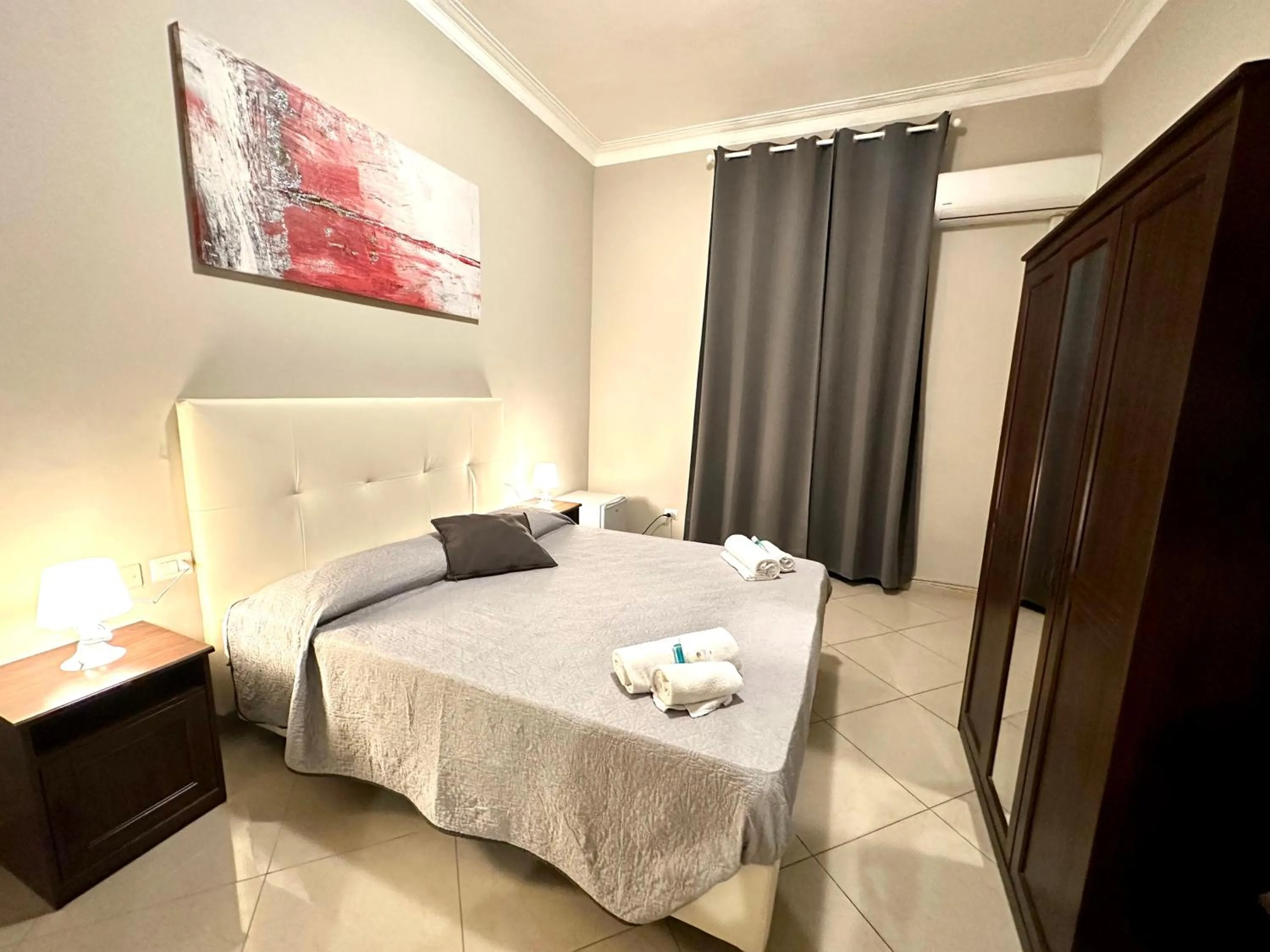 Bedroom, Bed in Golden Milano Hotel