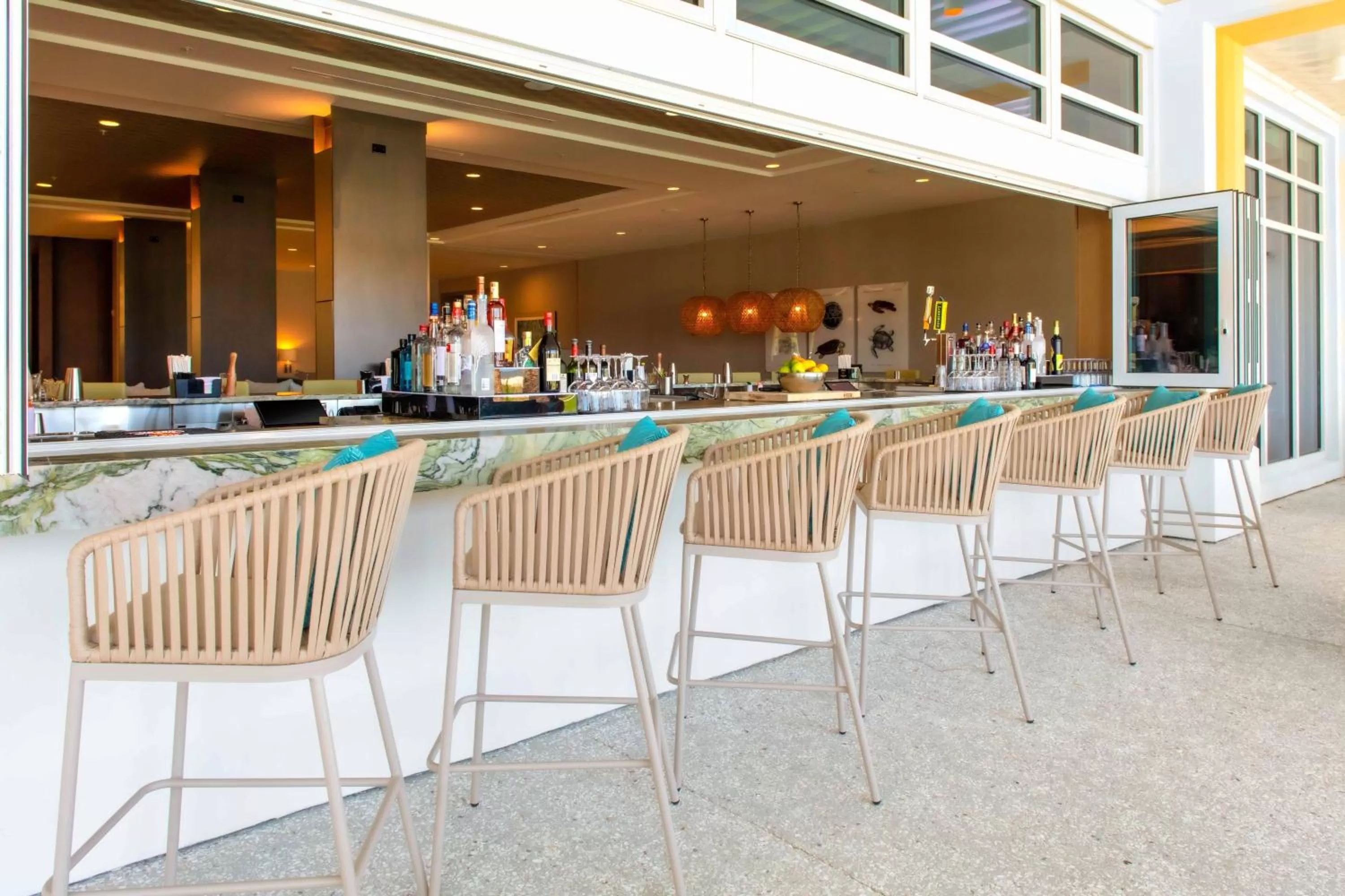 Lounge or bar in Courtyard by Marriott Jekyll Island