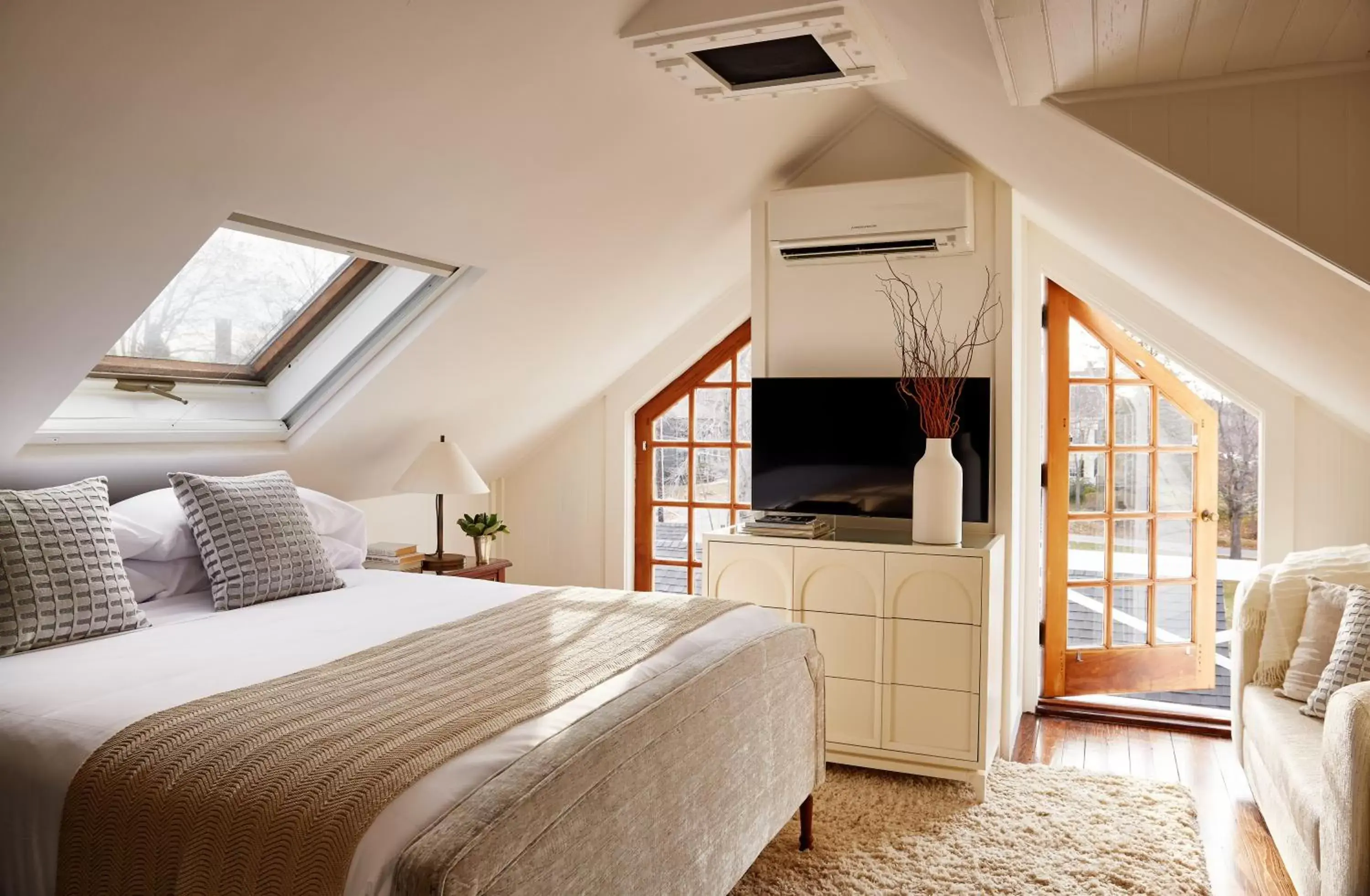 River Green King - Jefferds House in Kennebunkport Captains Collection River Green King - Jefferds House in Kennebunkport Captains Collection