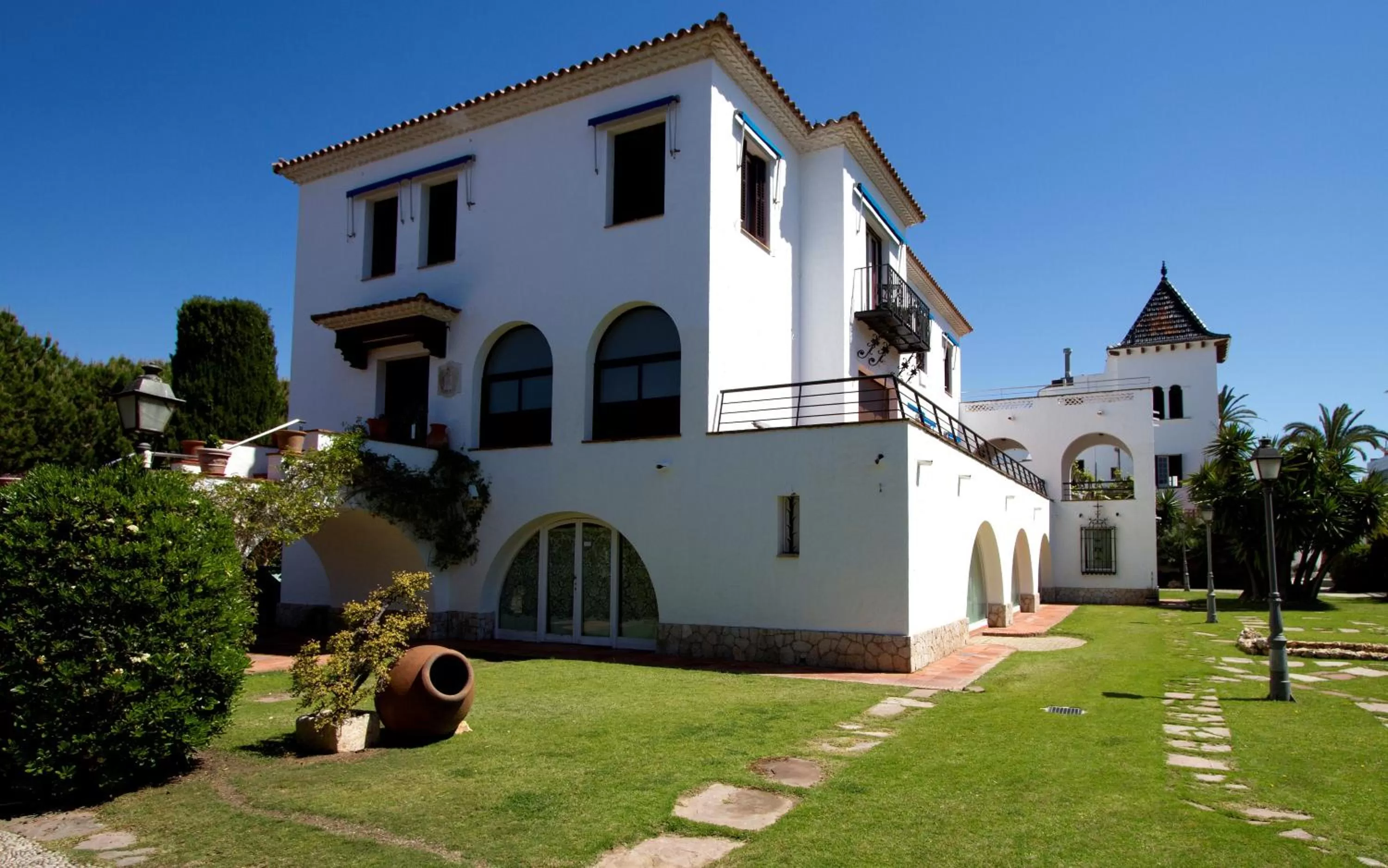 Garden view, Property Building in Hotel Capri