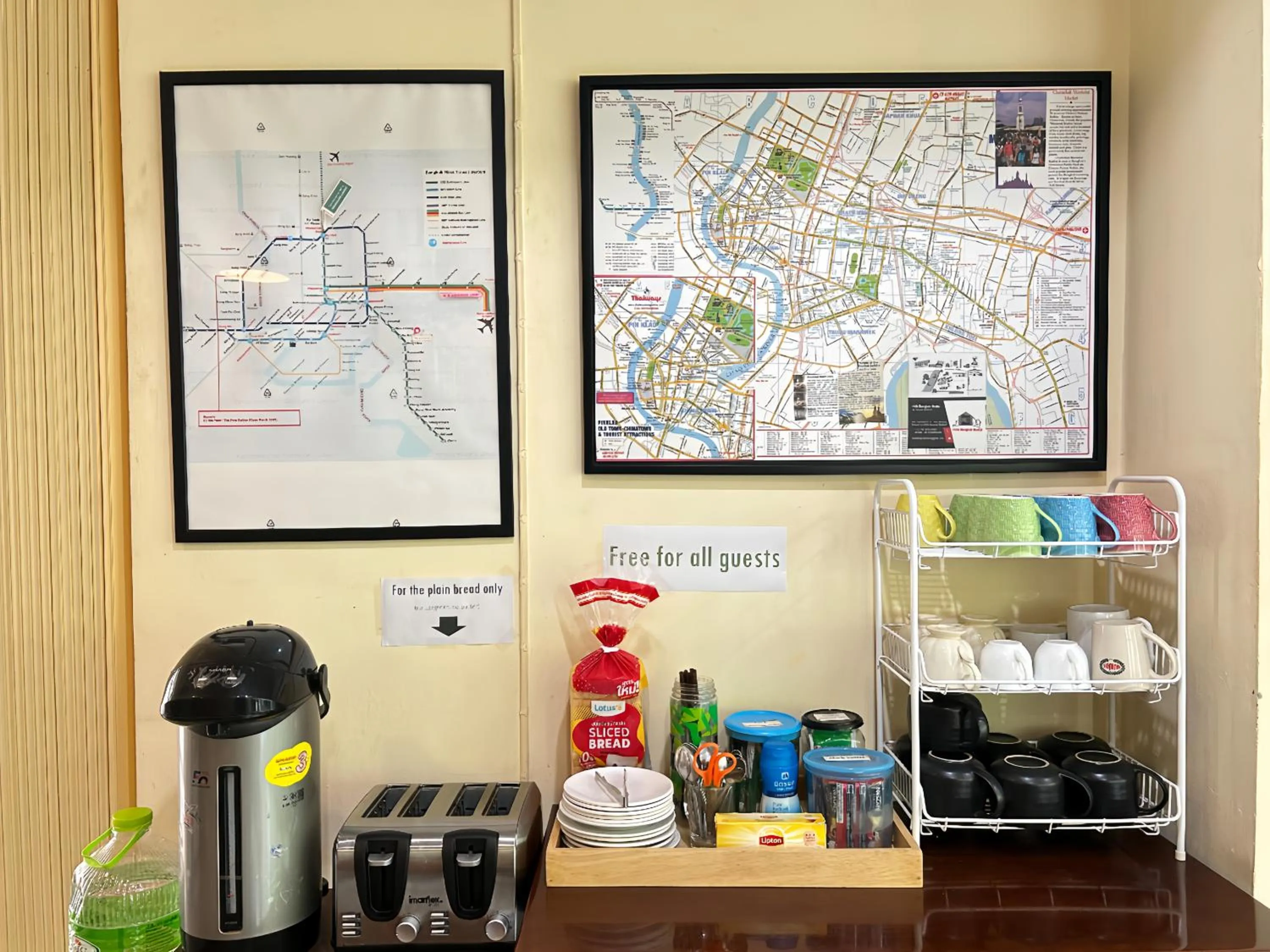 Restaurant/places to eat in Hide Bangkok Hostel