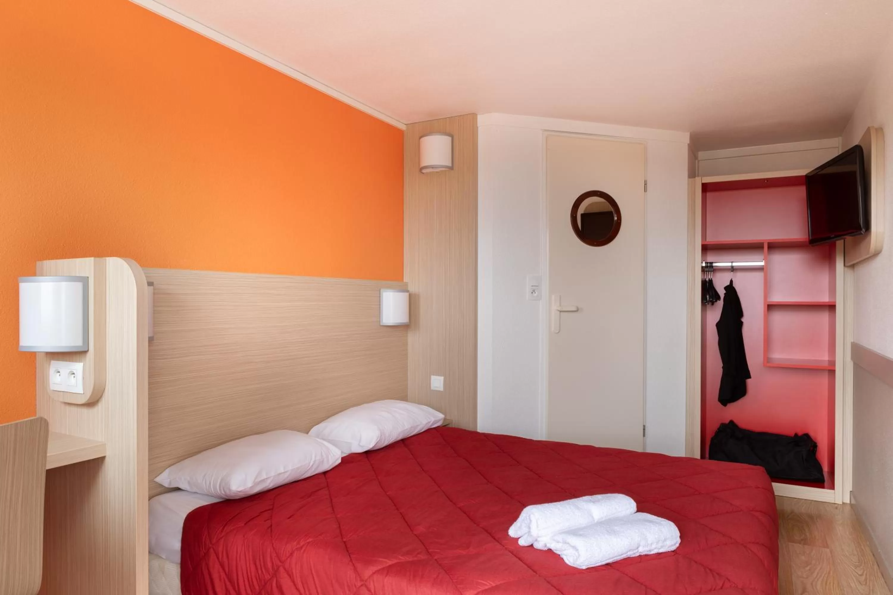 Photo of the whole room, Bed in Premiere Classe La Ville Du Bois