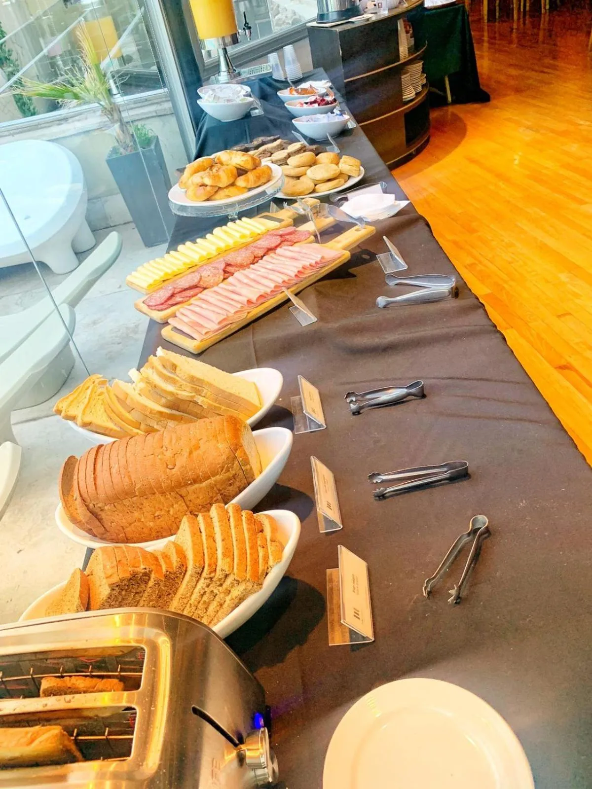 Buffet breakfast in Mod Hotels Mendoza