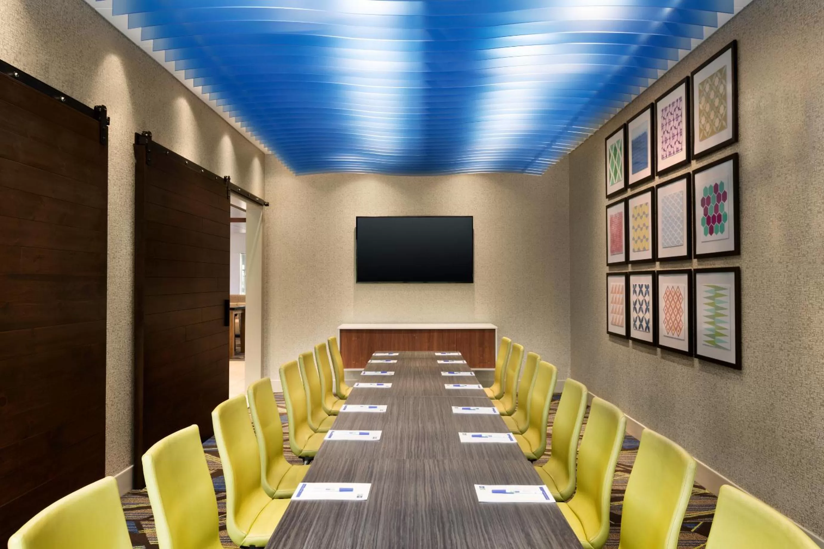 Meeting/conference room in Holiday Inn Express & Suites - Milwaukee West Allis by IHG
