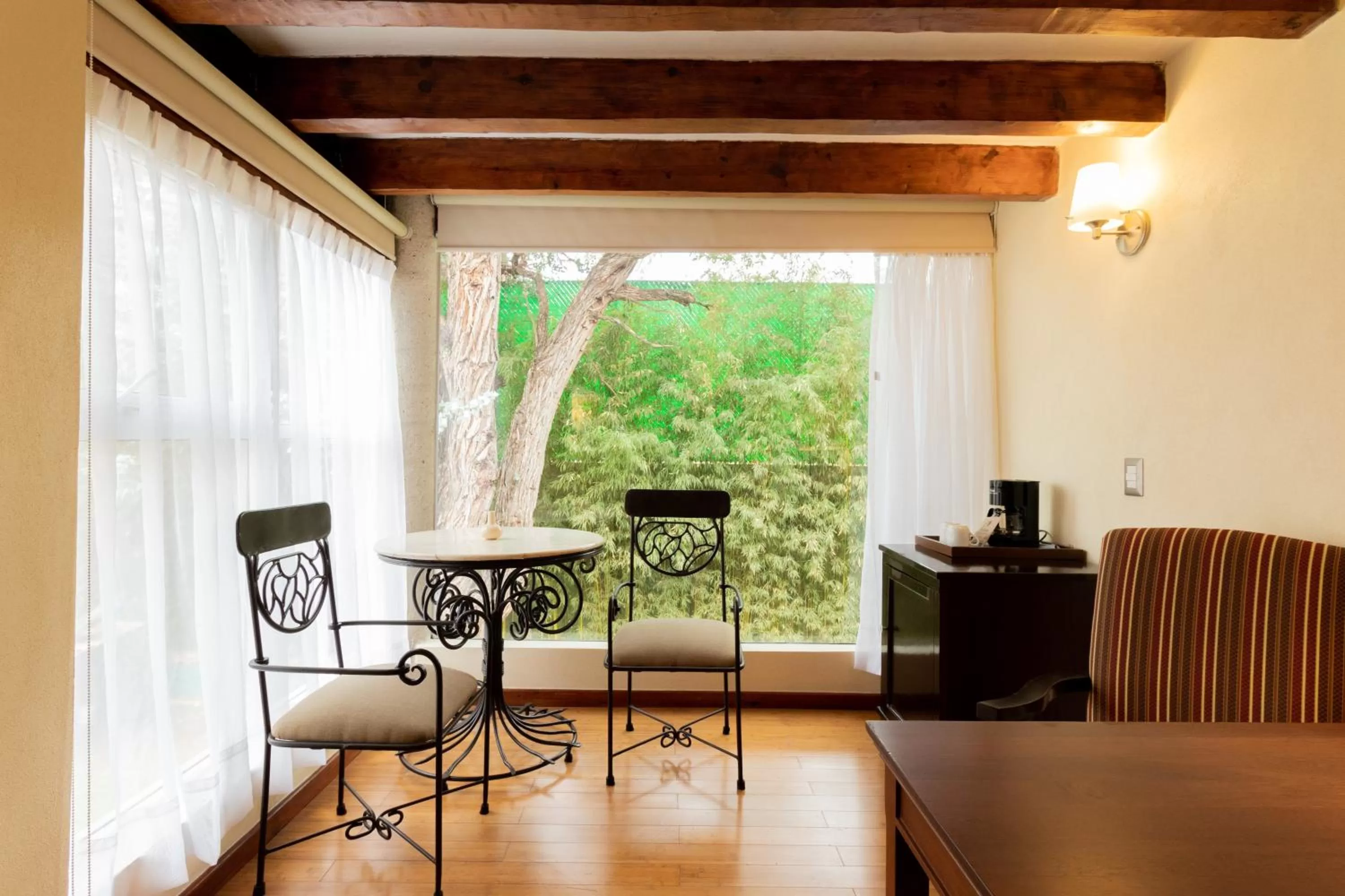 Seating area in Hotel Villa Mercedes San Cristobal