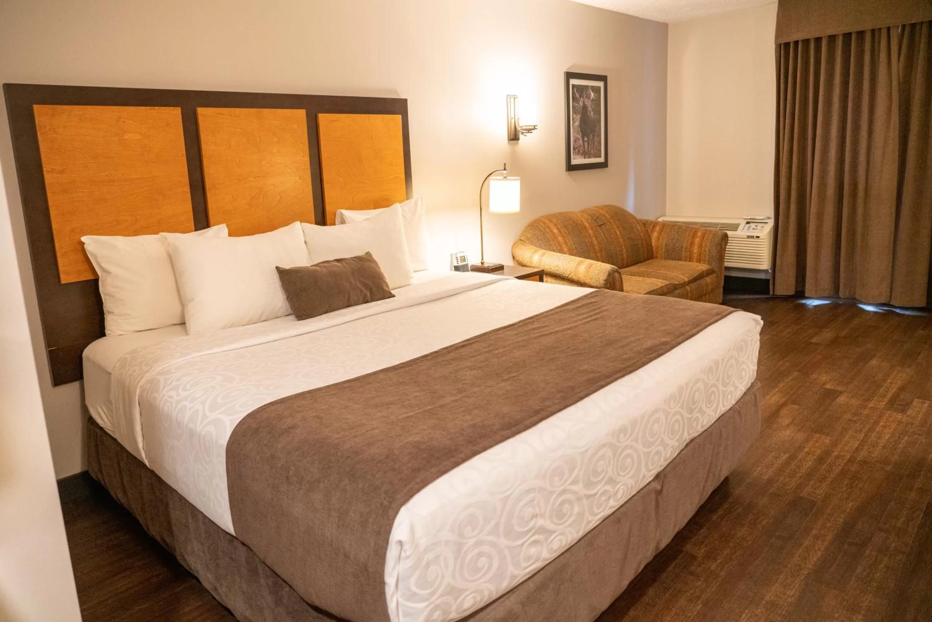 Photo of the whole room, Bed in Pocaterra Inn & Waterslide