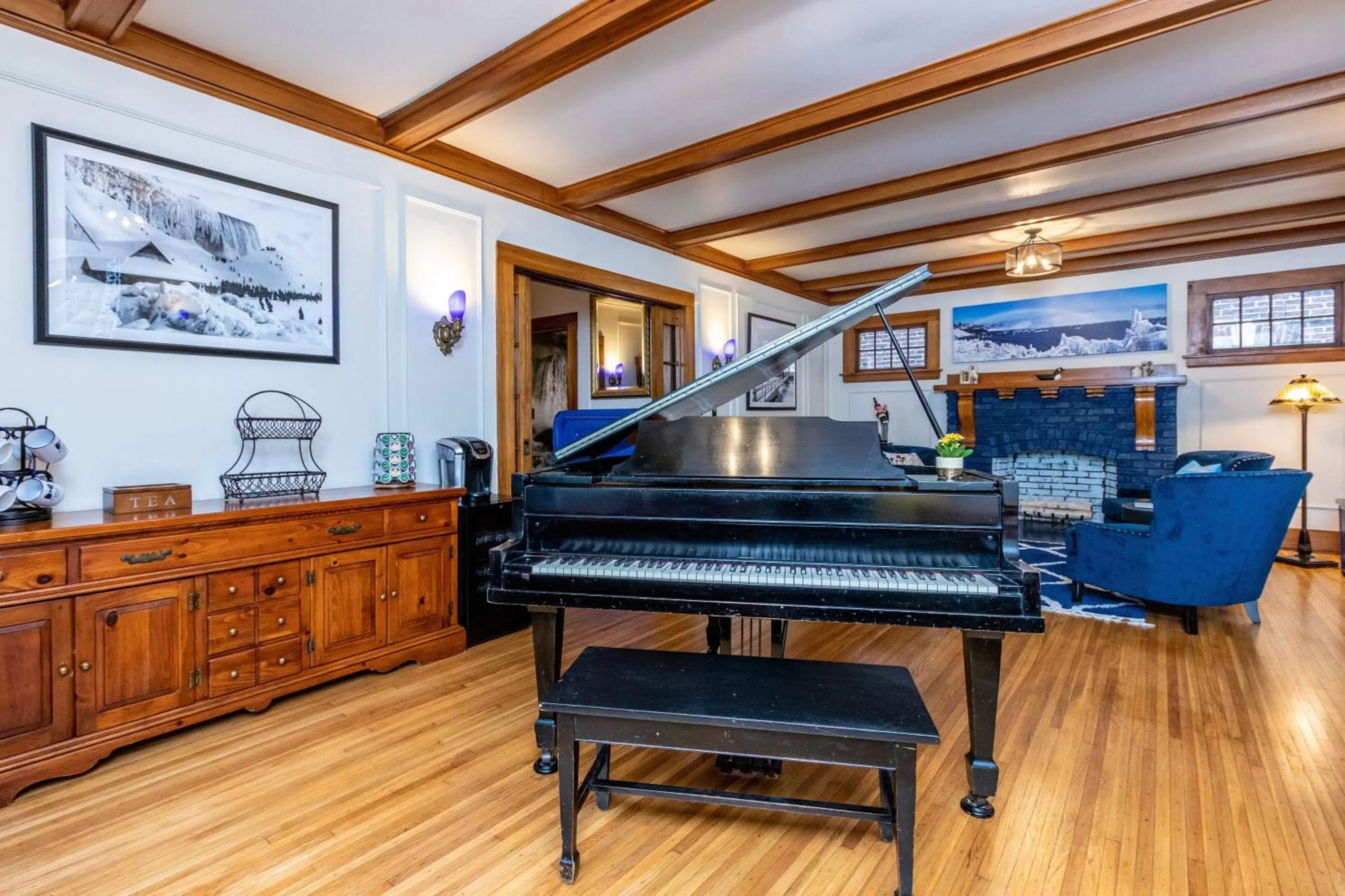Communal lounge/ TV room in The Butler House Bed & Breakfast