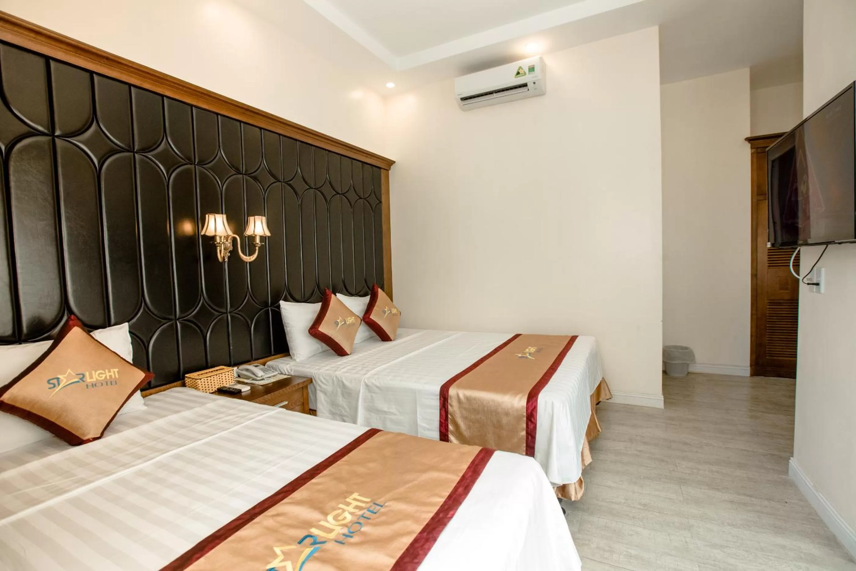 Bed in HaLong Starlight Inn & Travel