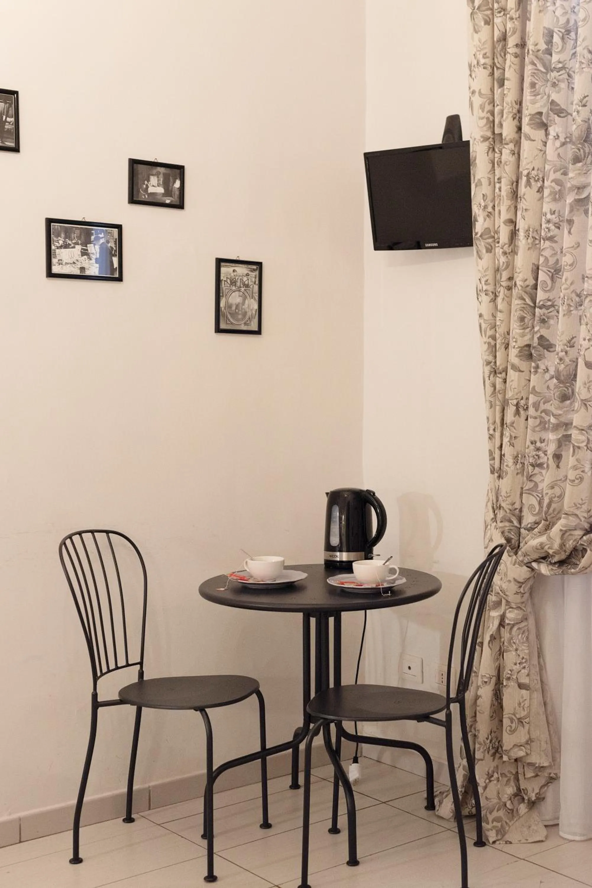 Coffee/tea facilities in B&B Dei Decumani