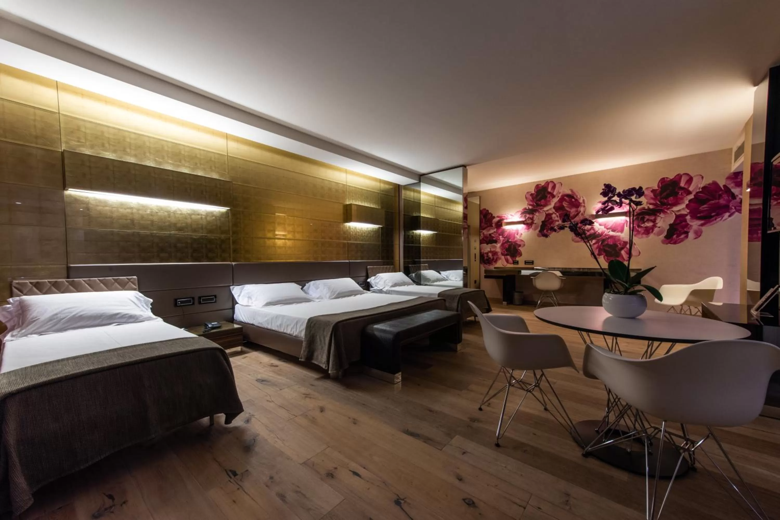 Photo of the whole room, Bed in Viola Mhotel