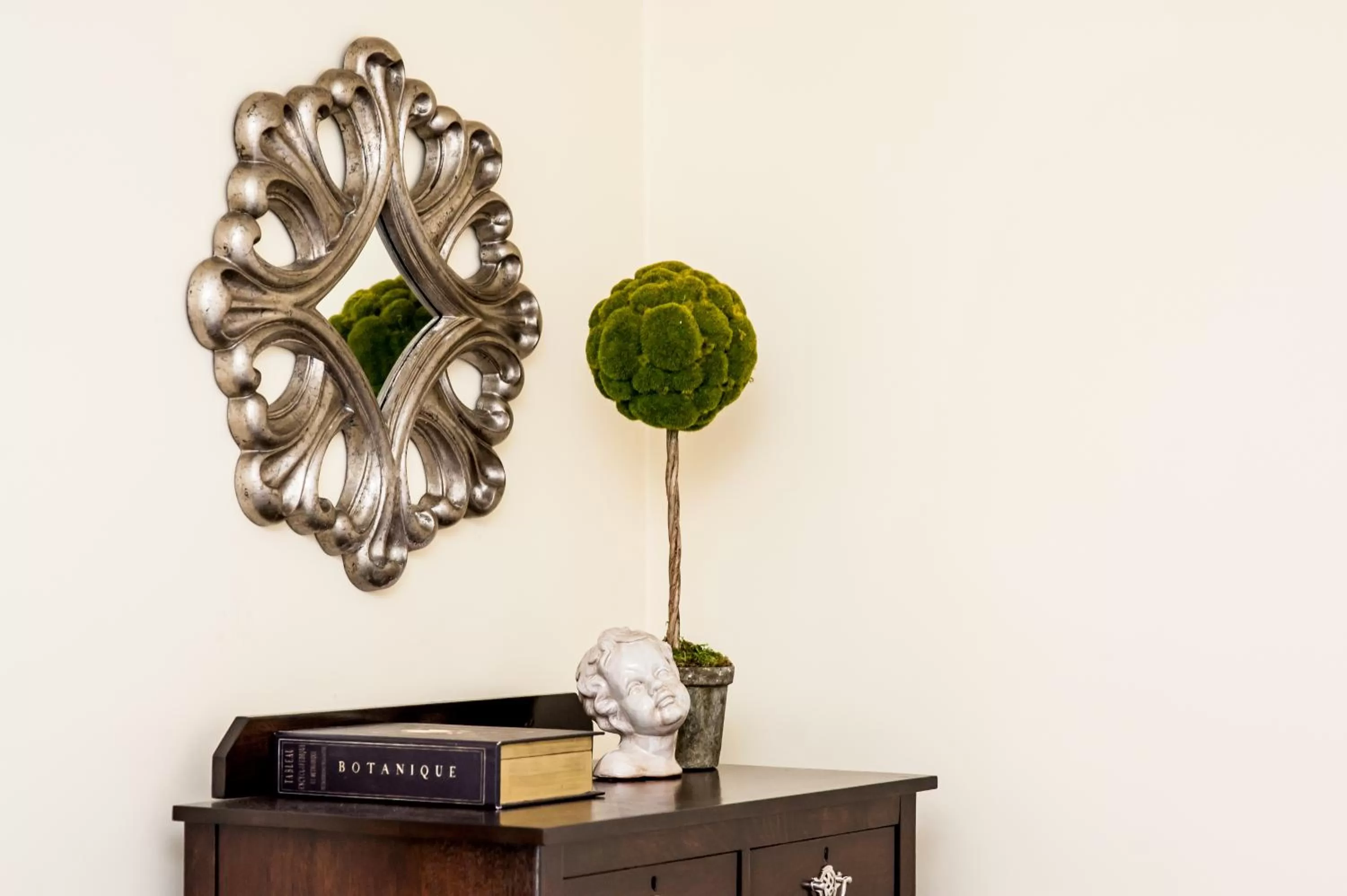 Decorative detail in The Inn at the Union Club of British Columbia