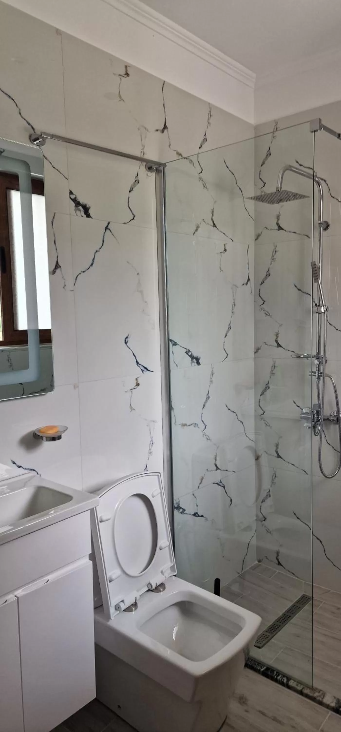 Shower, Bathroom in Hotel Baci