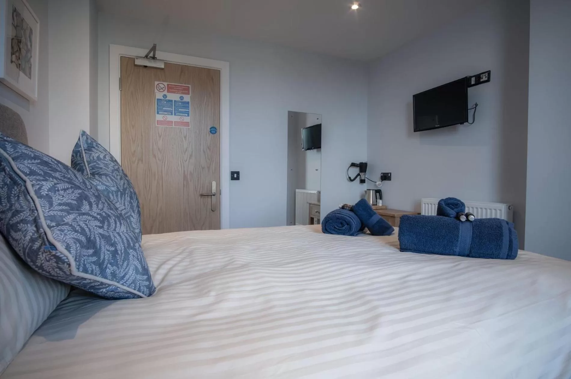 Floor plan, Bed in Ocean Cabins No 1 At The Square - Saundersfoot