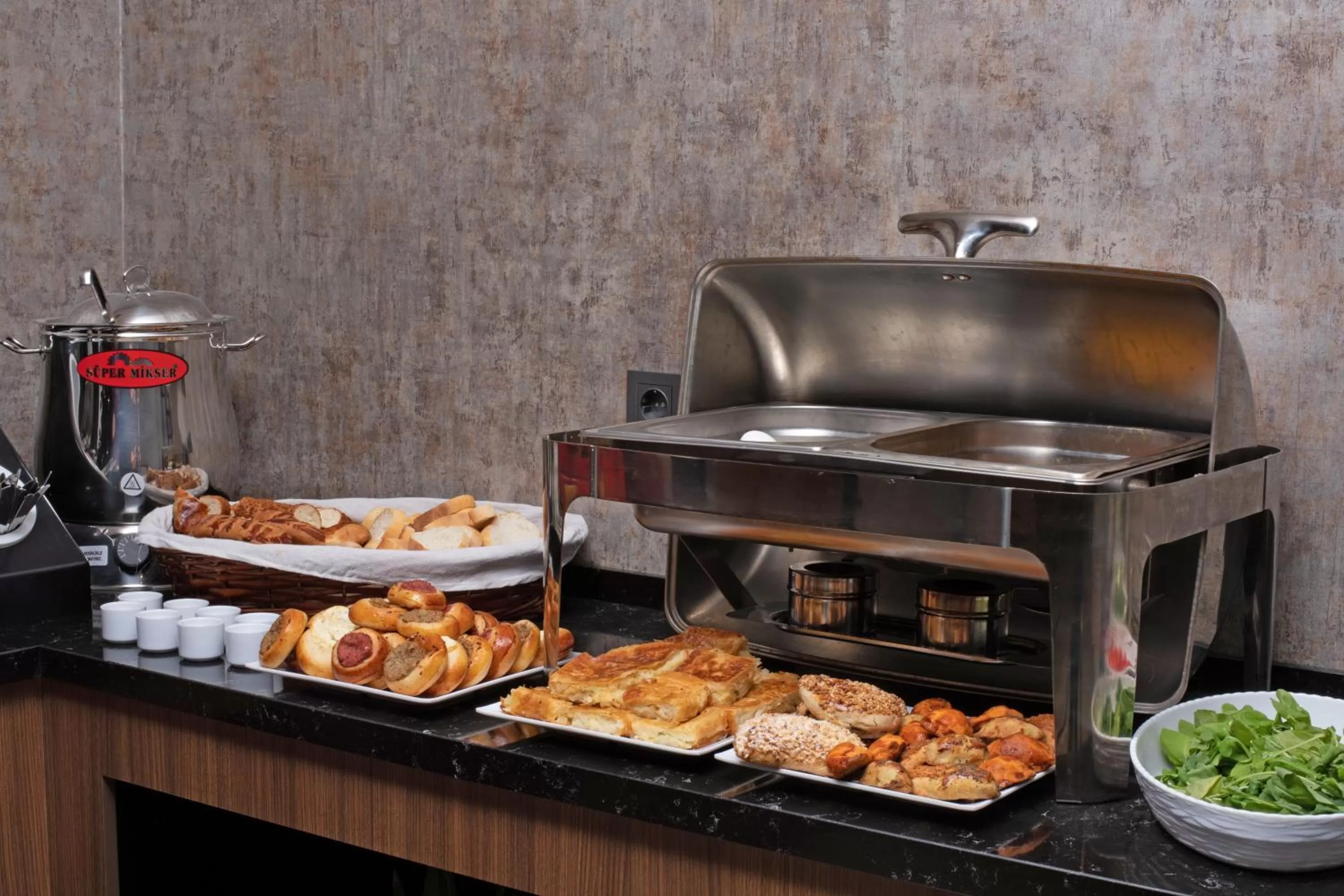 Buffet breakfast in Pianoforte by Febor Hotels&Spa
