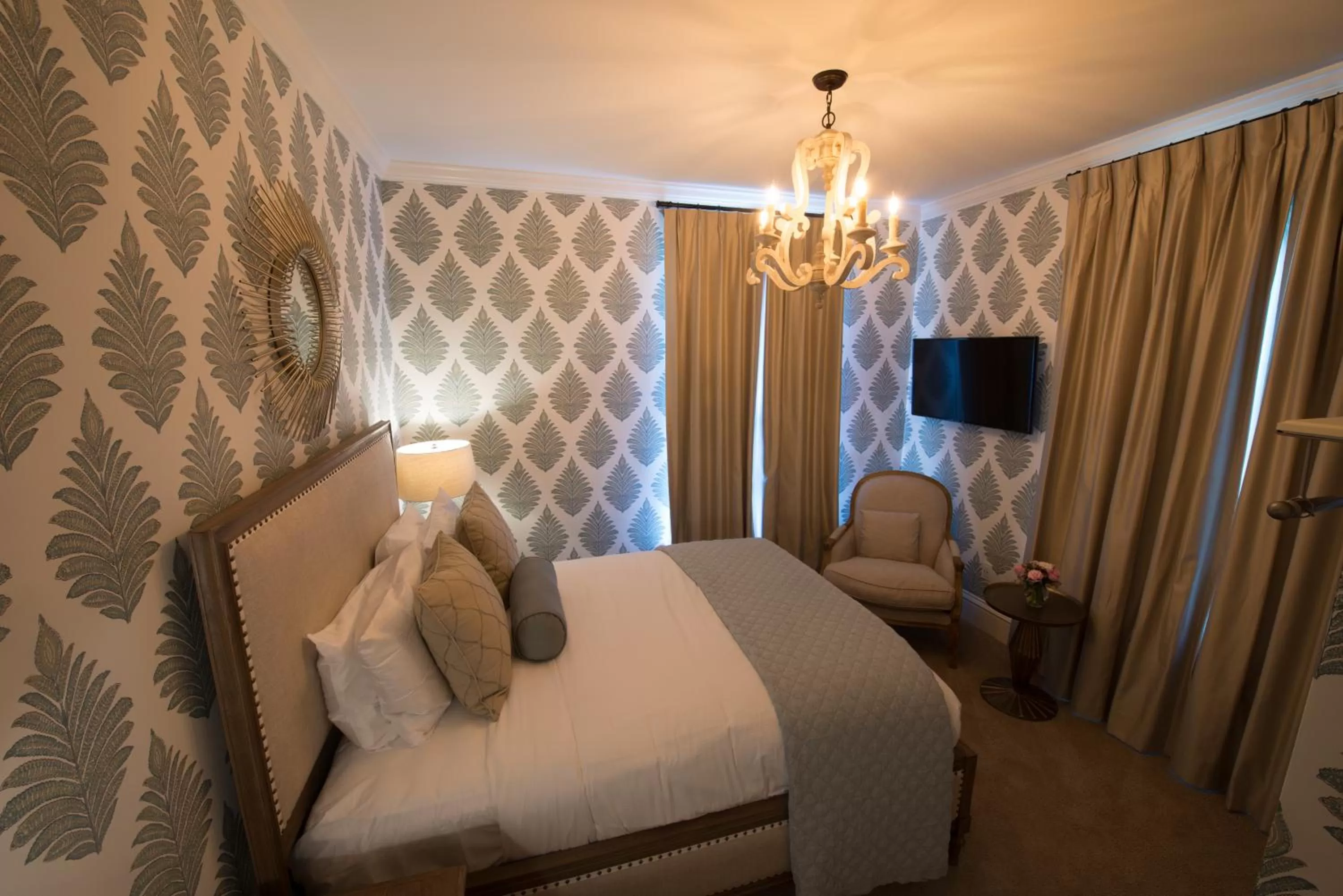 Bed in Serenity Inn Newport